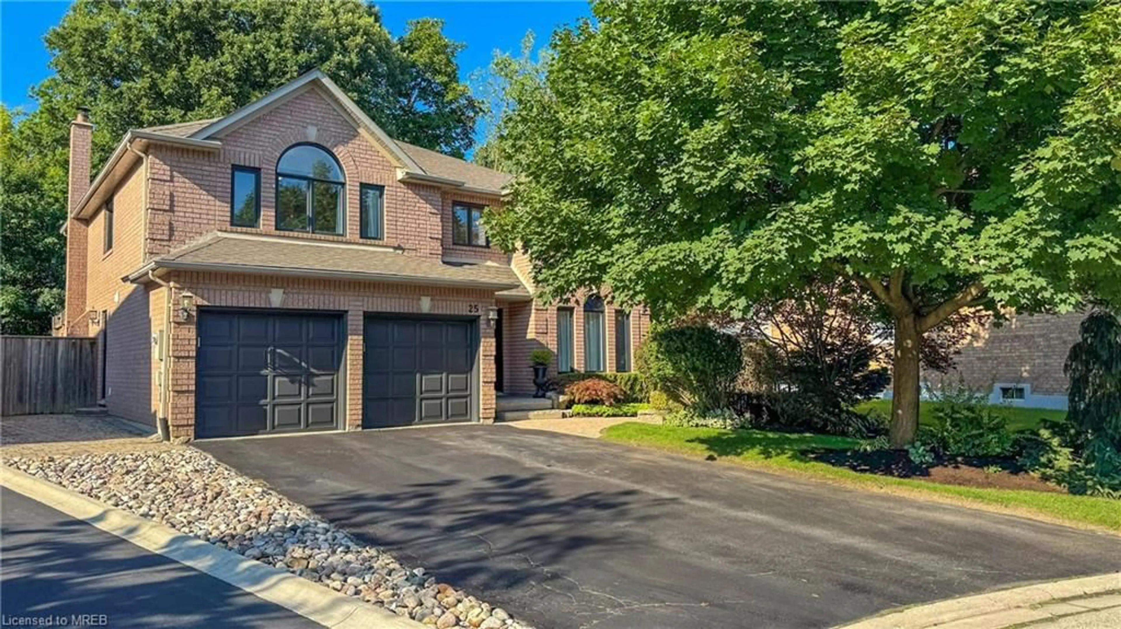 A pic from exterior of the house or condo, the street view for 25 Cluster Oak Pl, Brampton Ontario L6R 1T8