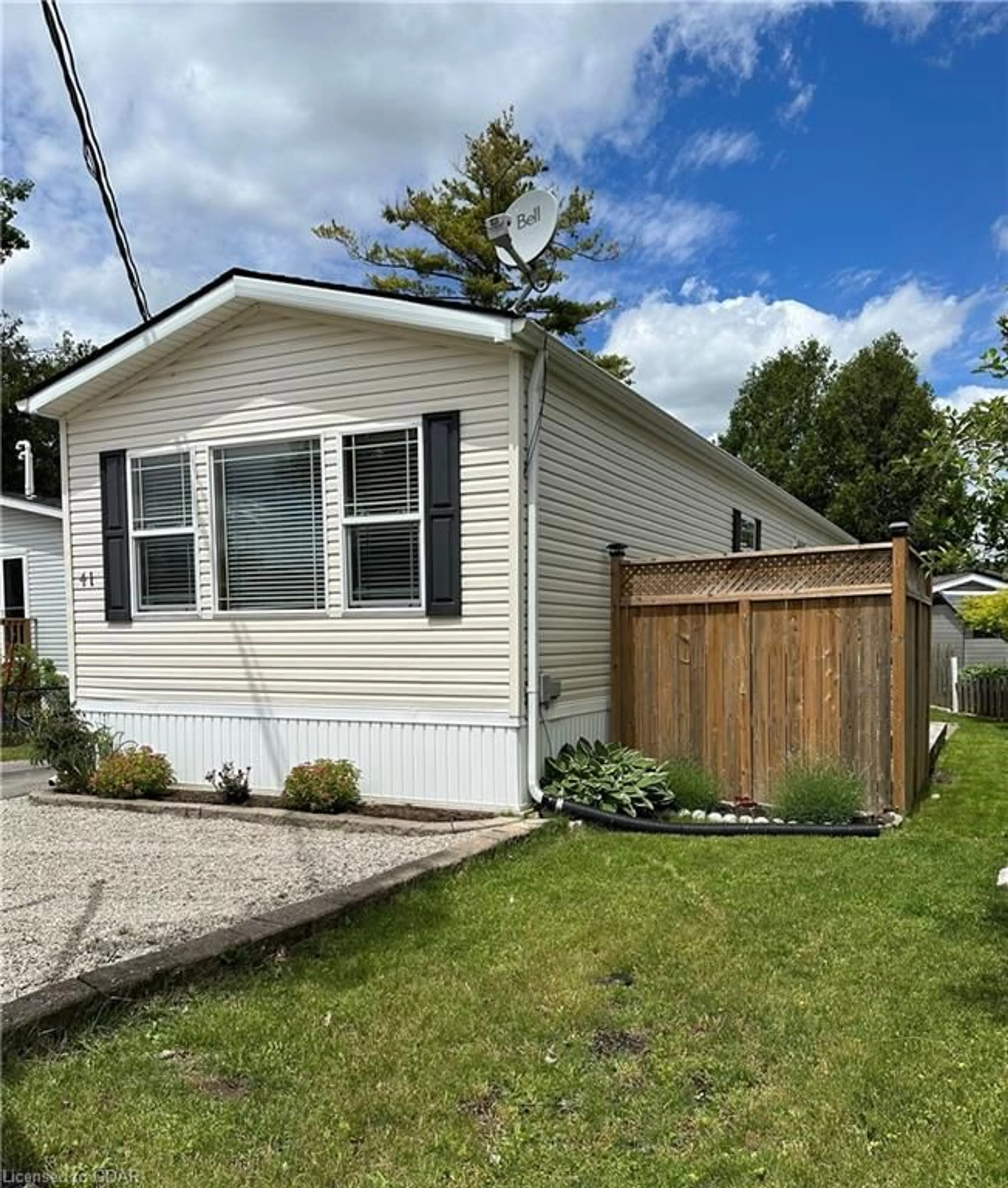 Frontside or backside of a home, cottage for 41 Cedarbush Crescent Pvt Cres, Puslinch Ontario N0B 2J0