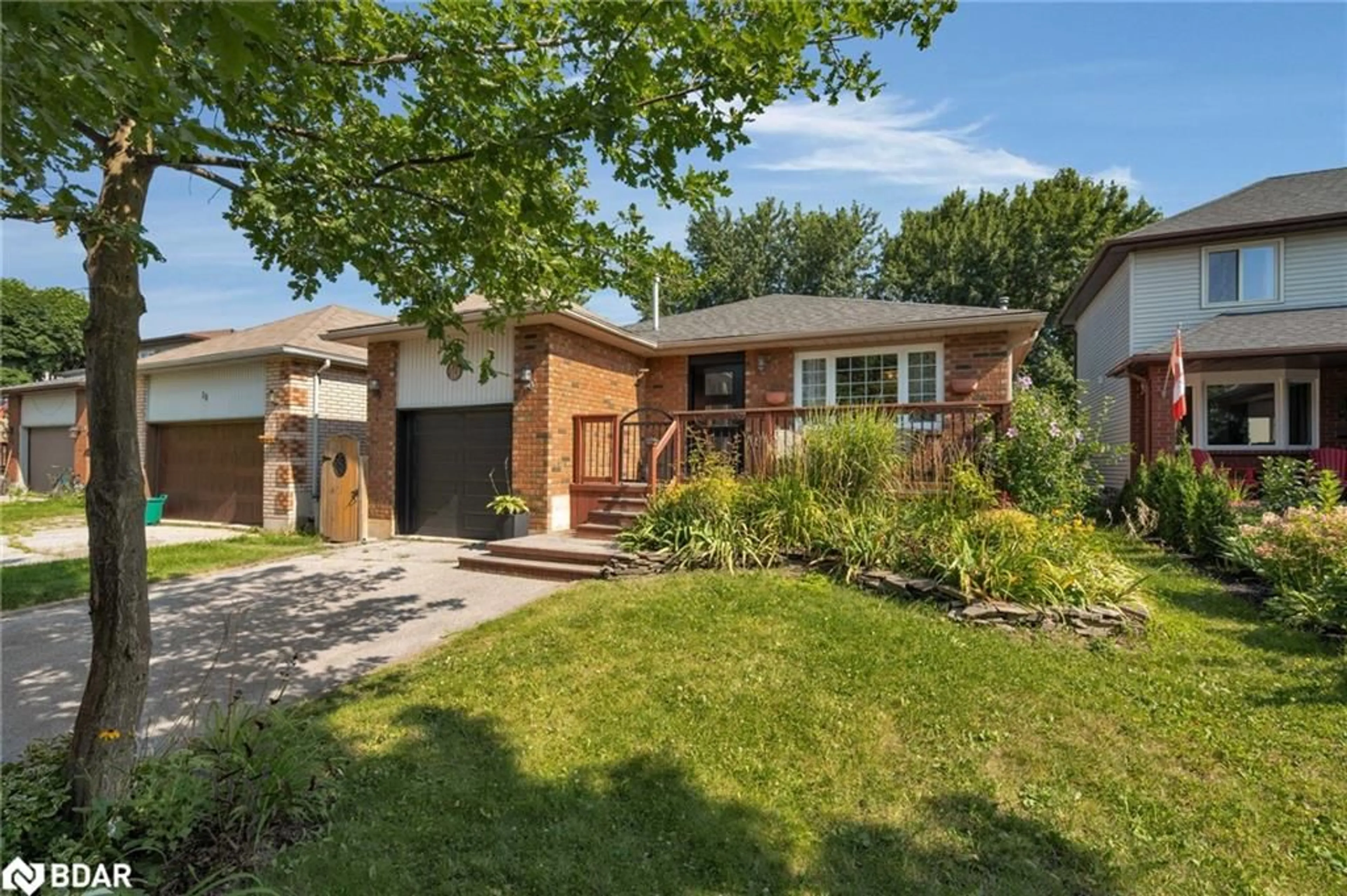 Frontside or backside of a home for 40 Hopkins Rd, Barrie Ontario L4M 5X7