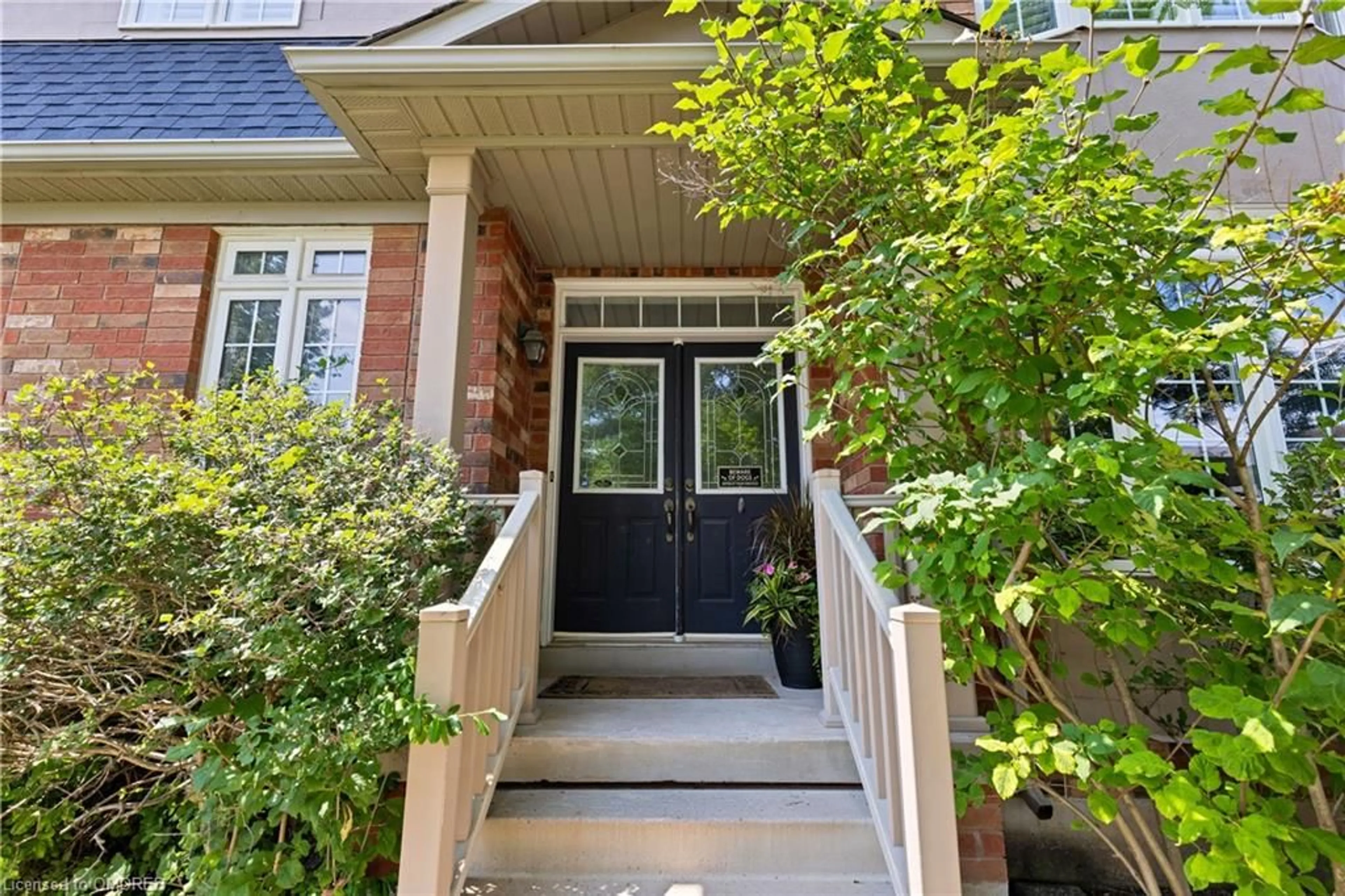 Indoor entryway for 2223 Whistling Springs Cres, Oakville Ontario L6M 5G5