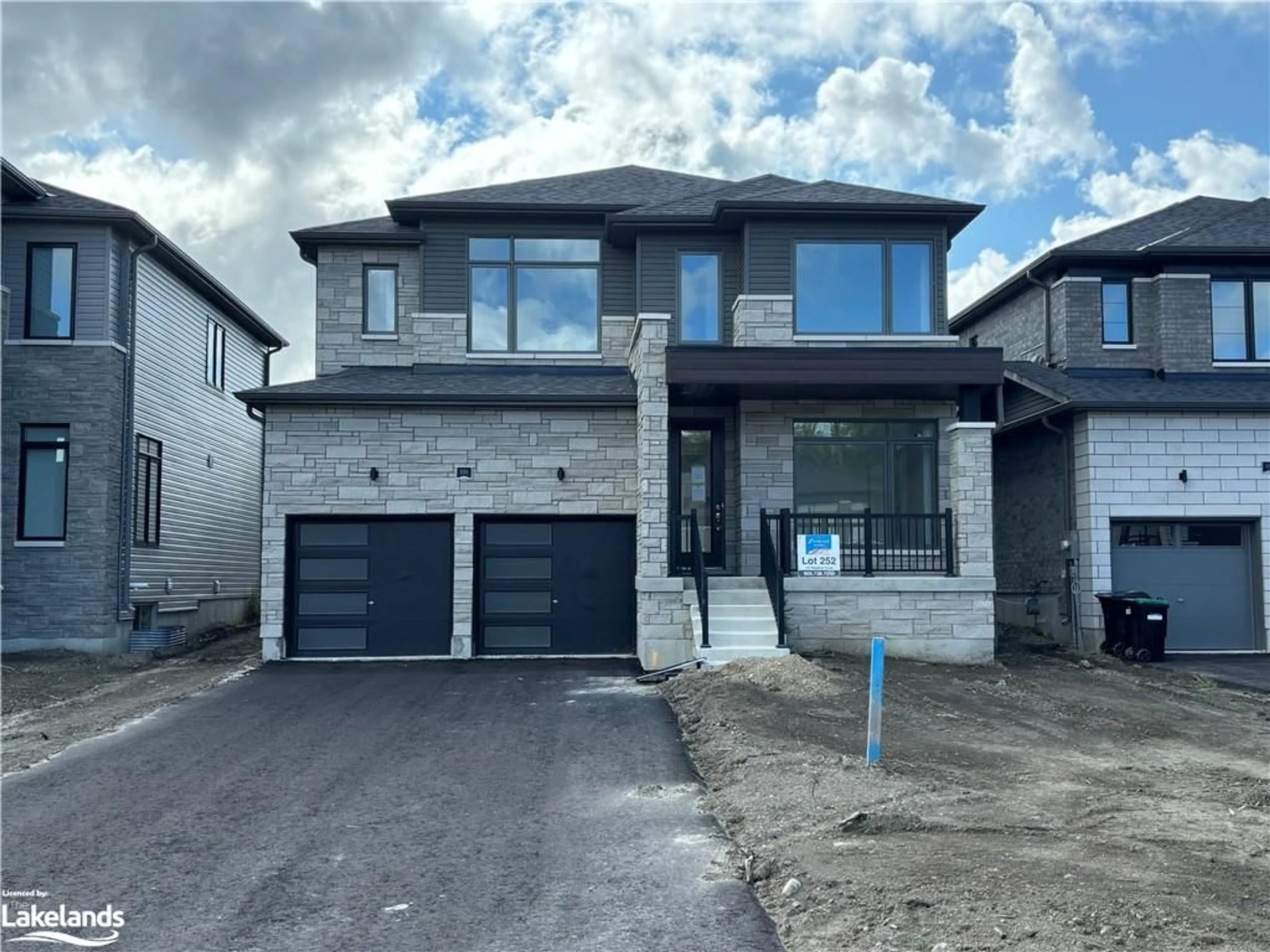 Frontside or backside of a home for 151 Rosanne Cir, Wasaga Beach Ontario L9Z 0N1