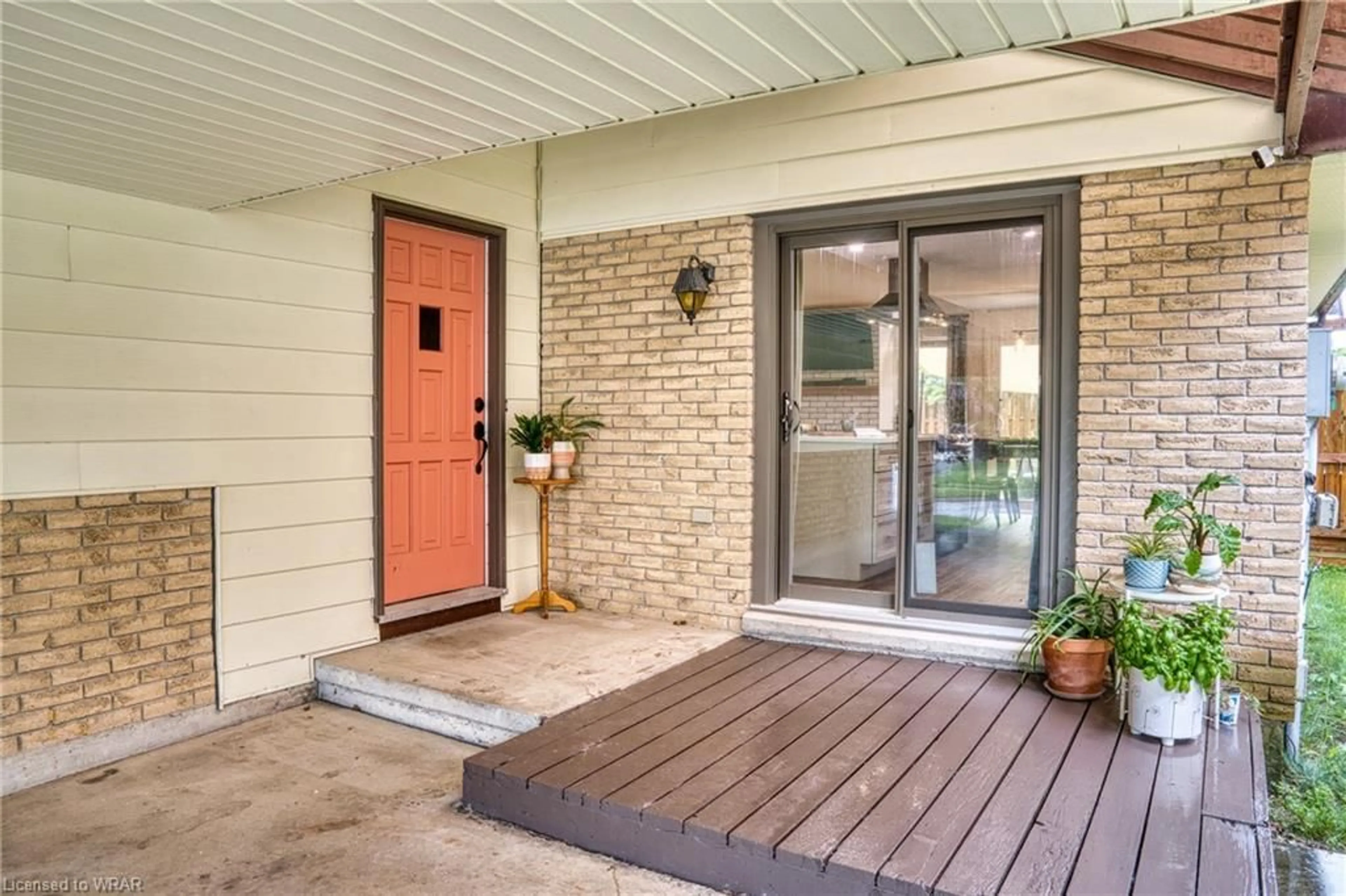 Indoor entryway for 439 Devon St, Stratford Ontario N4Z 1A3