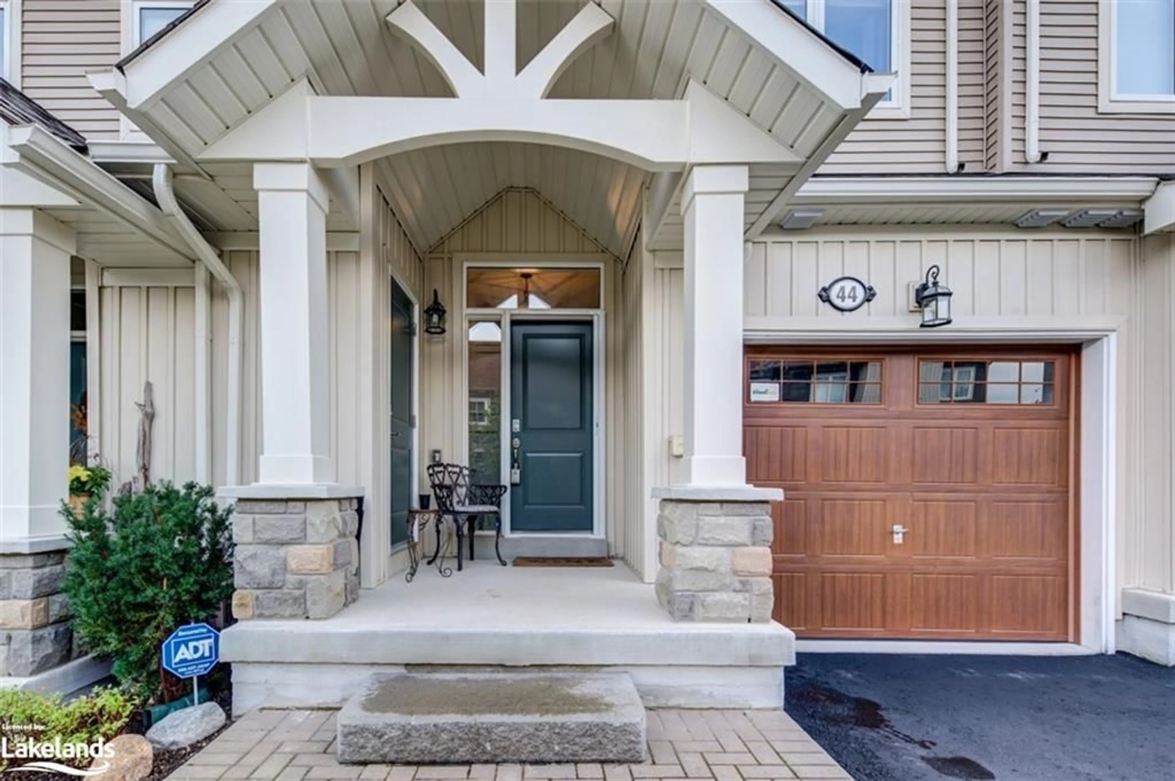 Indoor entryway for 44 Lett Ave, Collingwood Ontario L9Y 0Z5