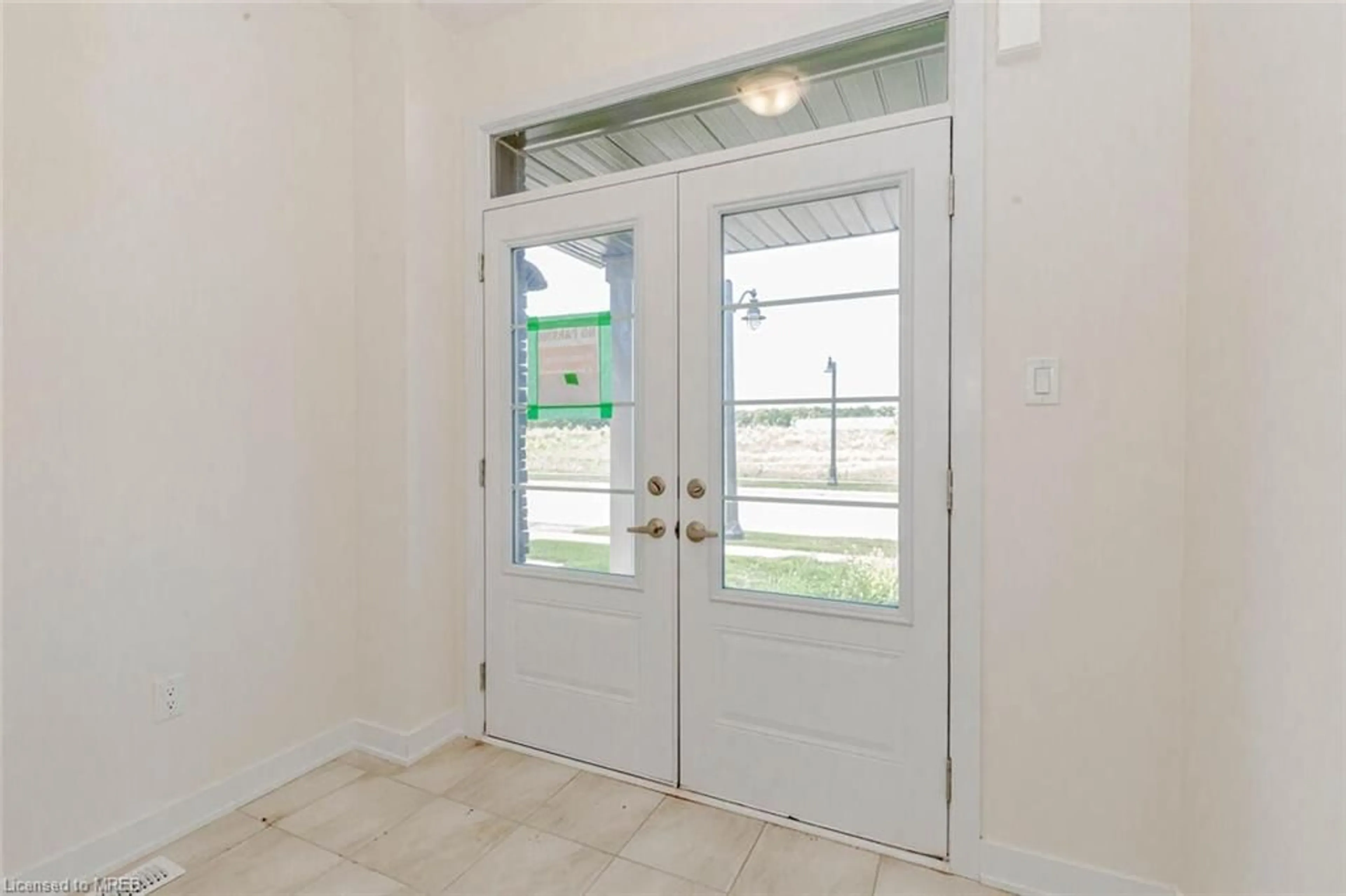 Indoor entryway, unknown floor for 166 Eastbridge Ave, Welland Ontario L3B 0M2