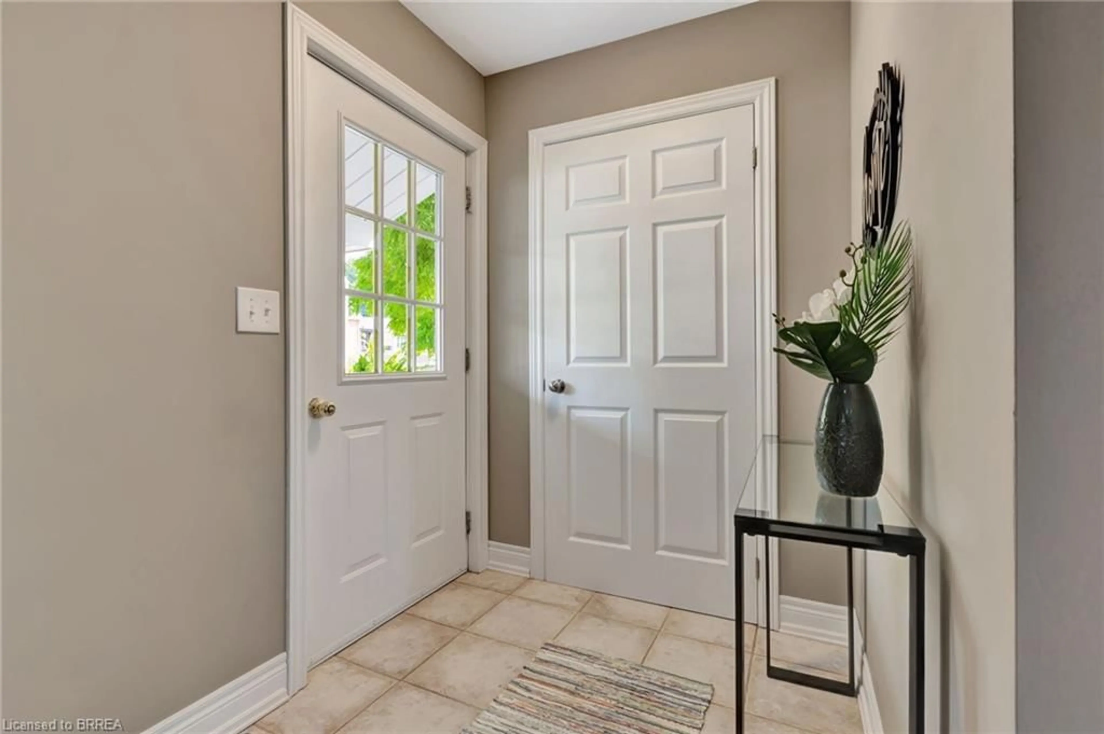 Indoor entryway for 40 High St, St. George Ontario N0E 1N0