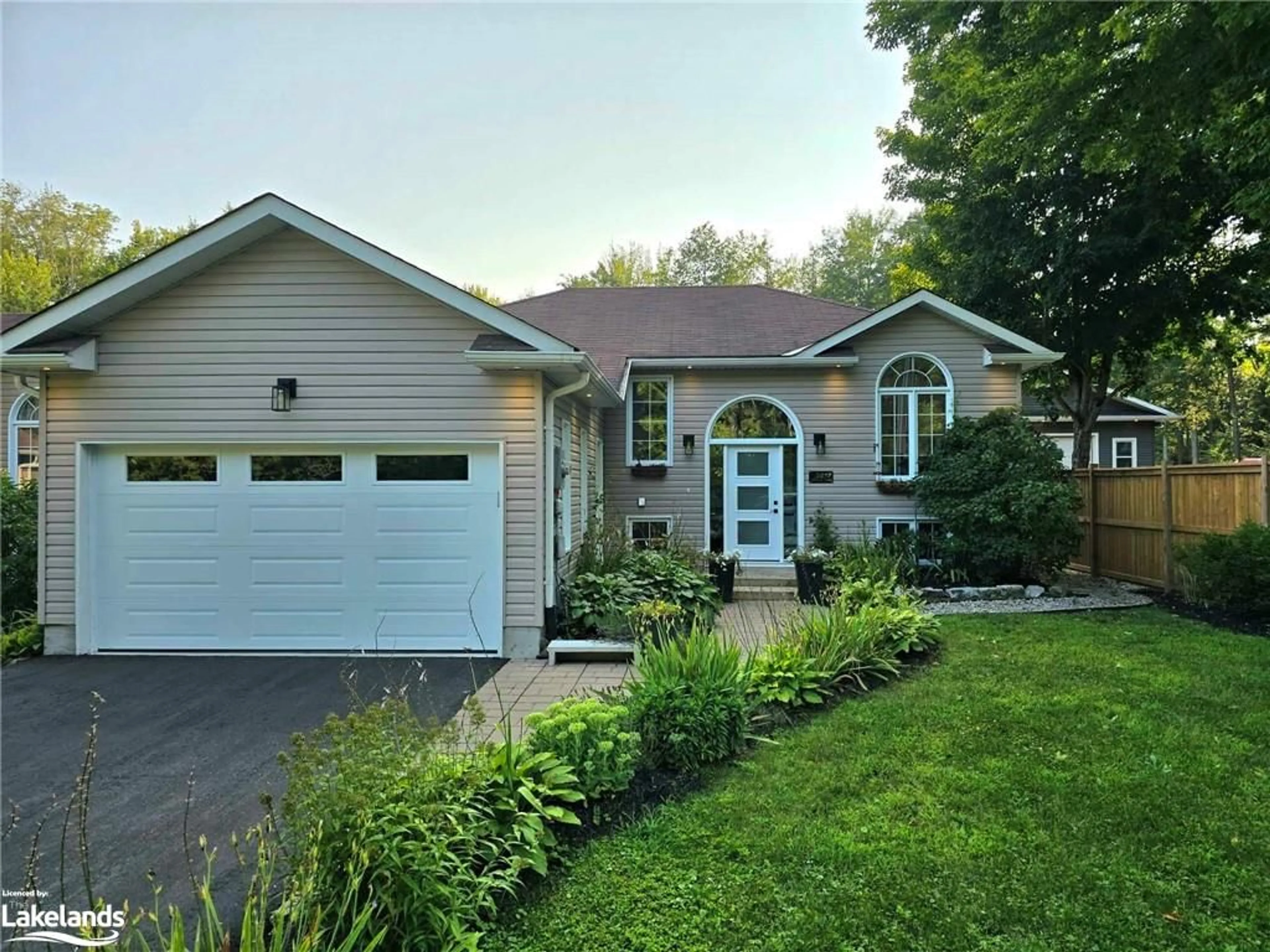 Frontside or backside of a home for 3212 Goldstein Rd, Washago Ontario L0K 2B0