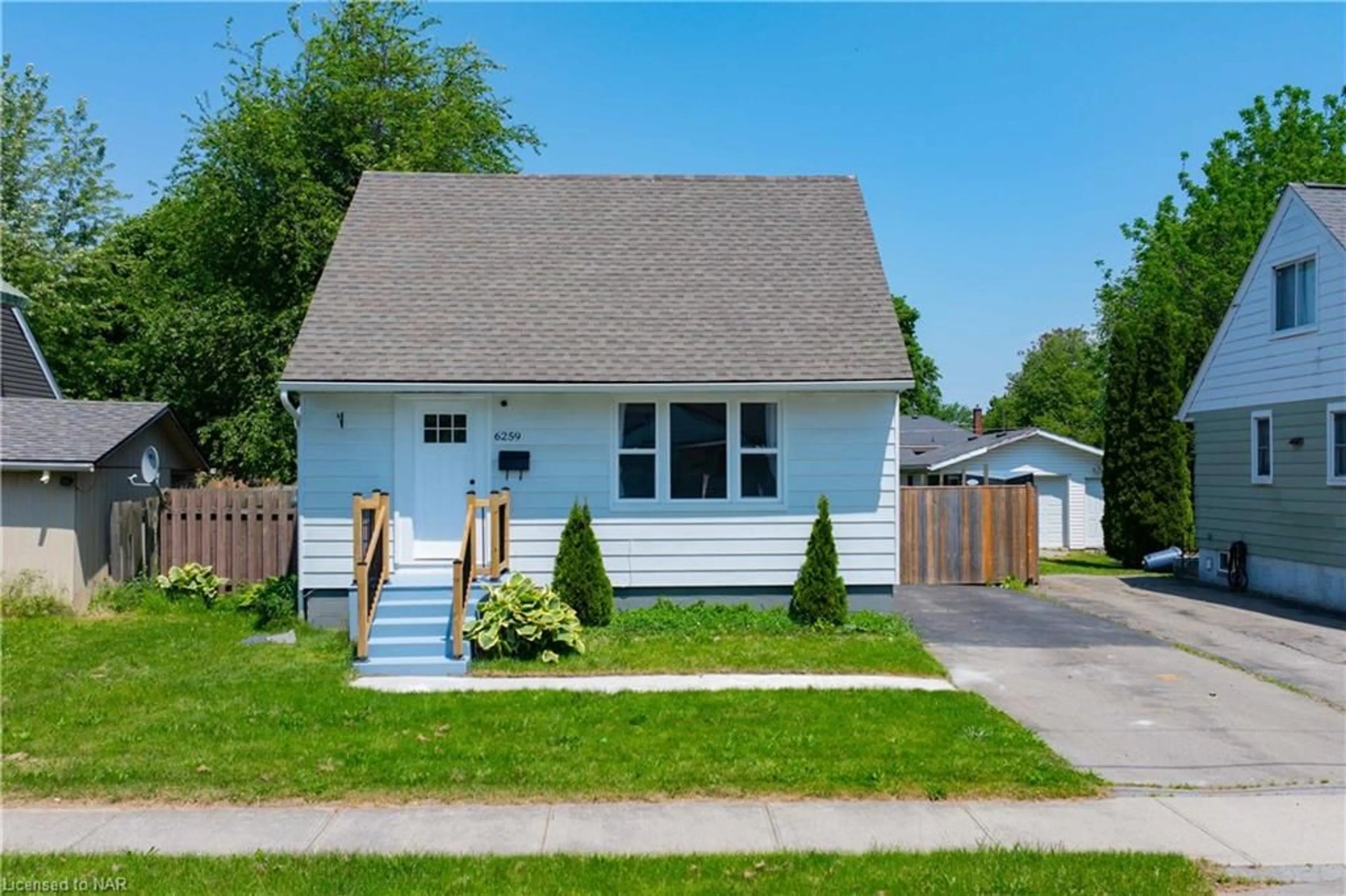 Frontside or backside of a home for 6259 Atlee St, Niagara Falls Ontario L2G 2W4