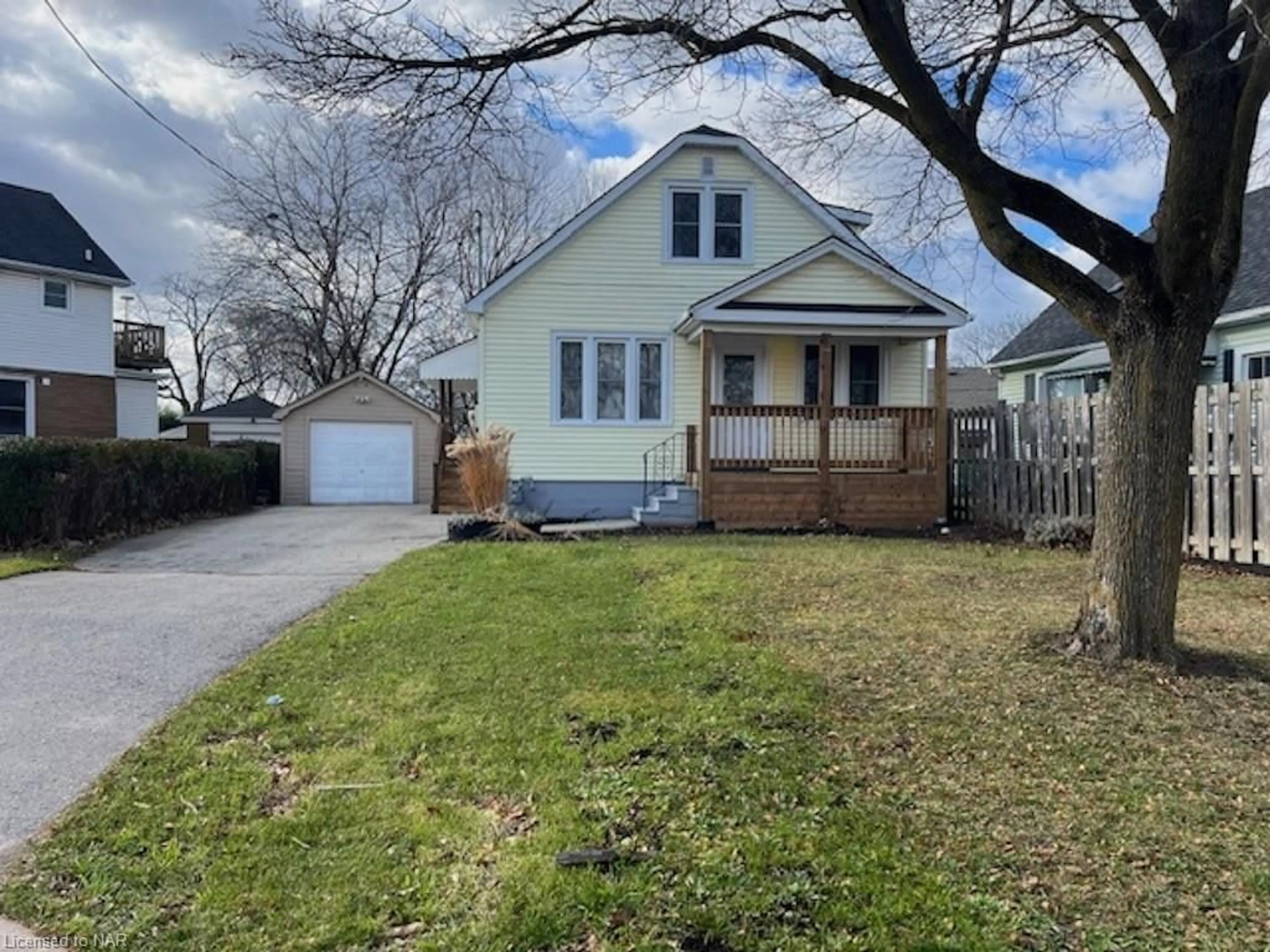 Frontside or backside of a home, cottage for 267 Niagara St, St. Catharines Ontario L2M 5N2