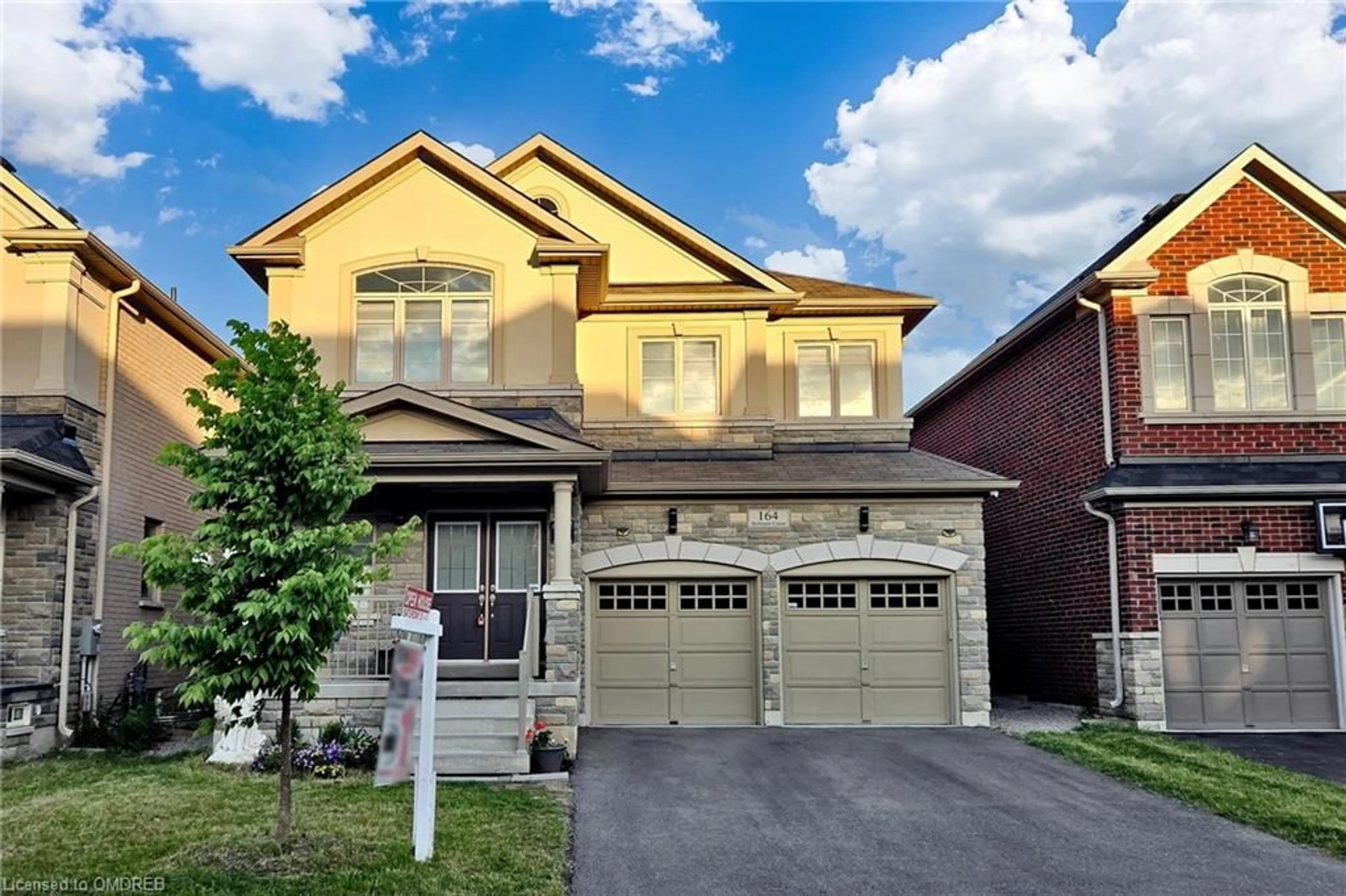 Frontside or backside of a home for 164 Belmore Court Crt, Milton Ontario L9E 1H5