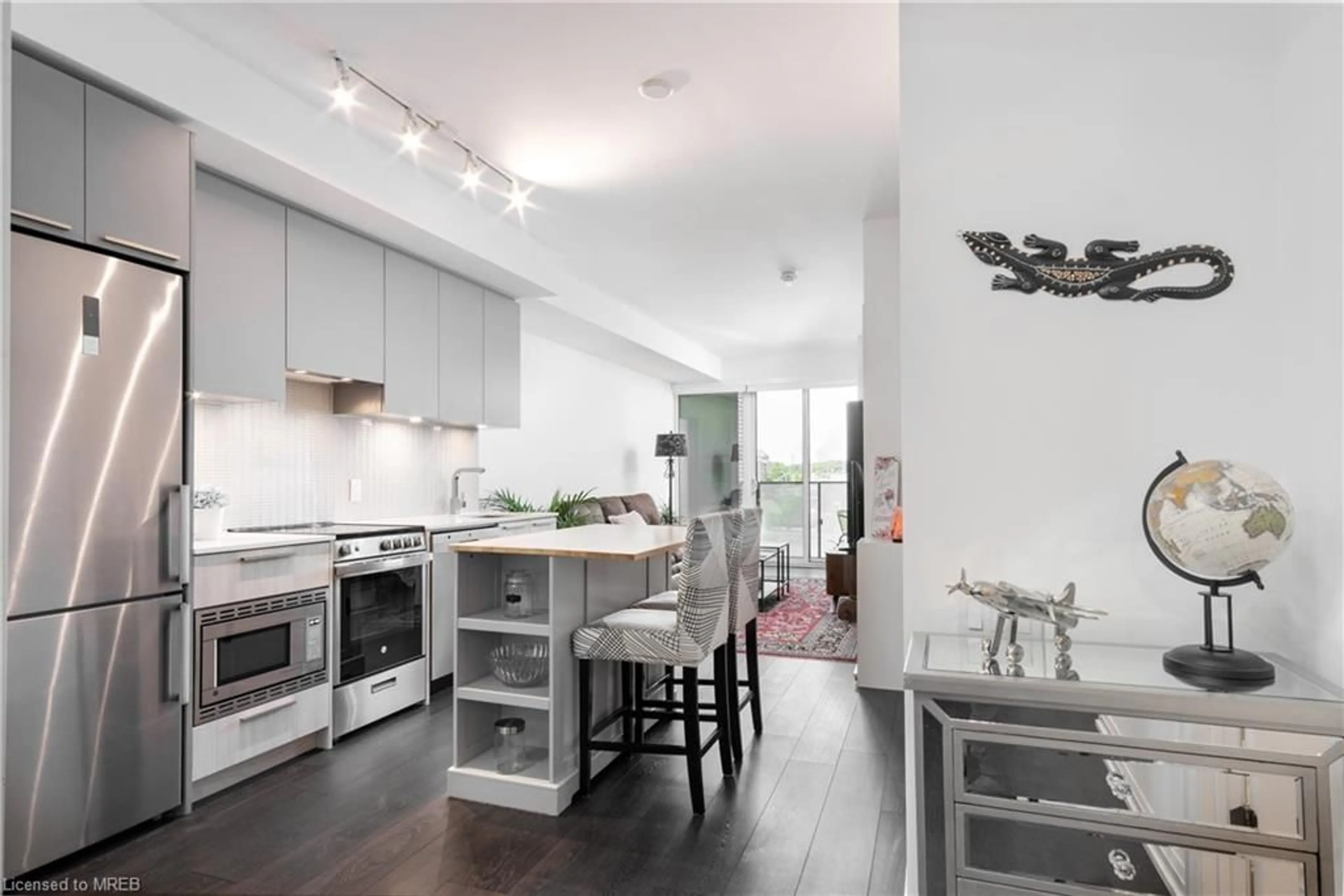 Open concept kitchen for 4208 Dundas Street West #315, Toronto Ontario M8X 0B1