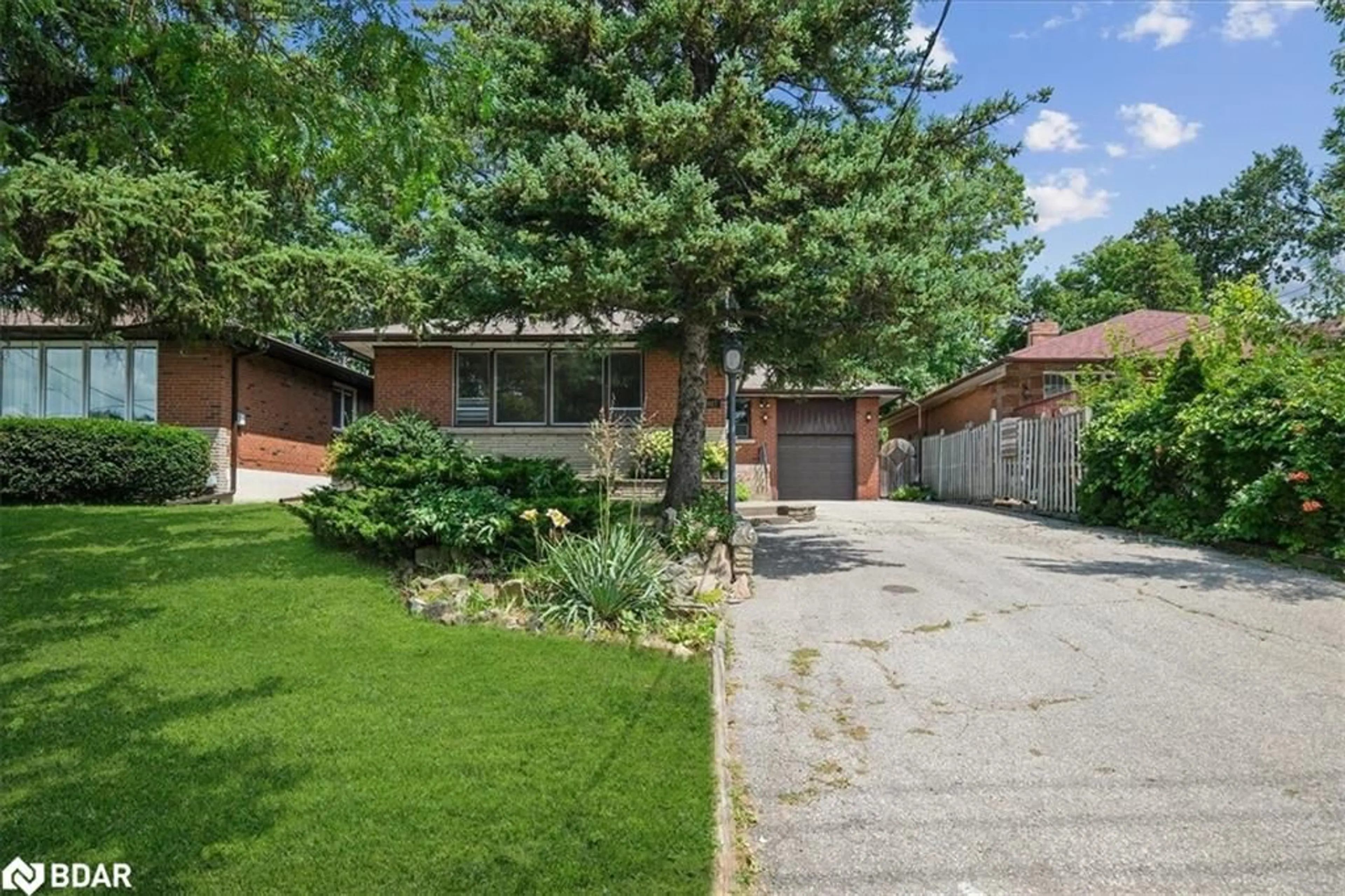 Outside view for 3027 Weston Rd, Toronto Ontario M9M 2T1