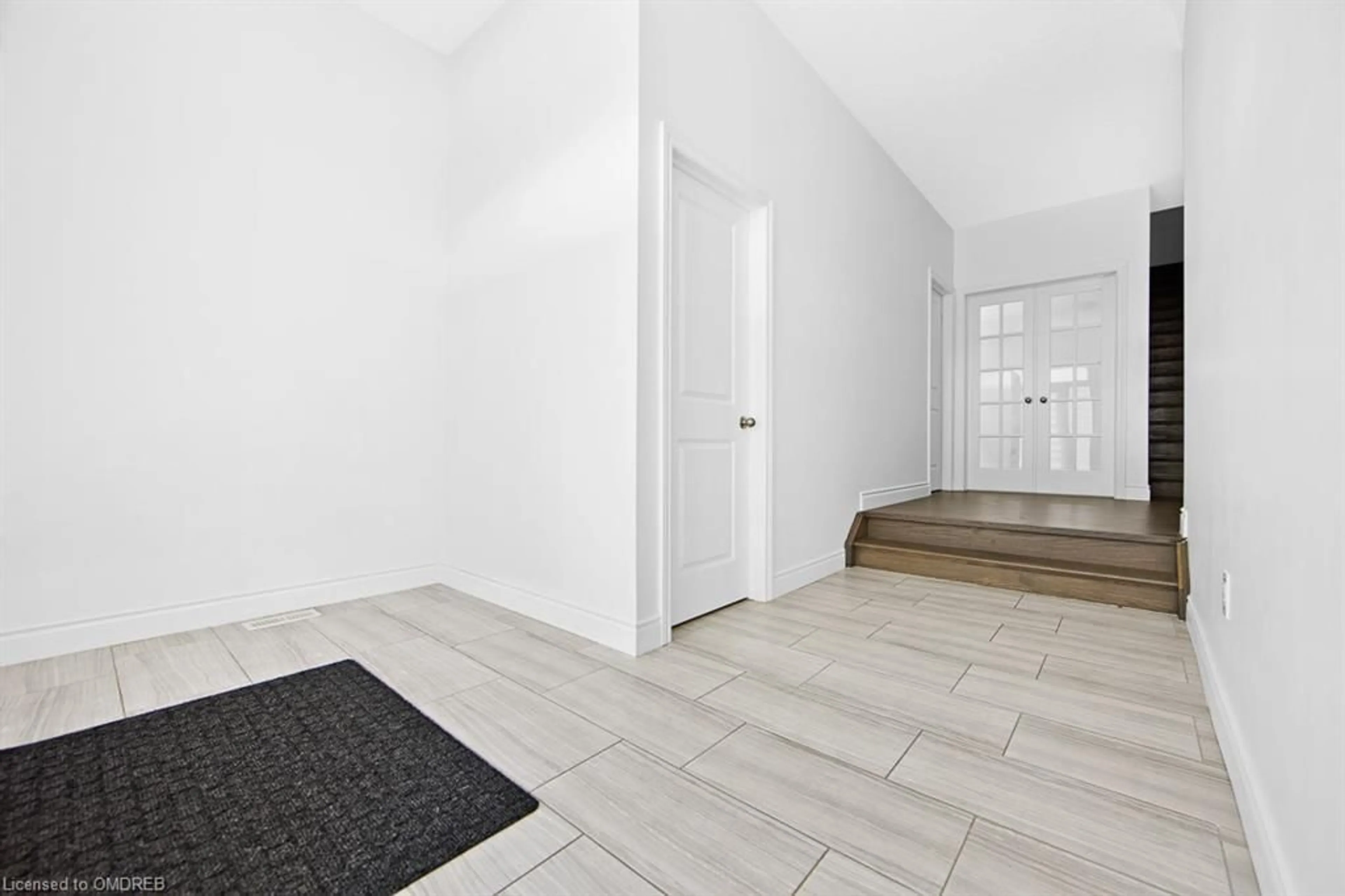 Indoor entryway for 104 Freure Dr, Cambridge Ontario N1S 0B4