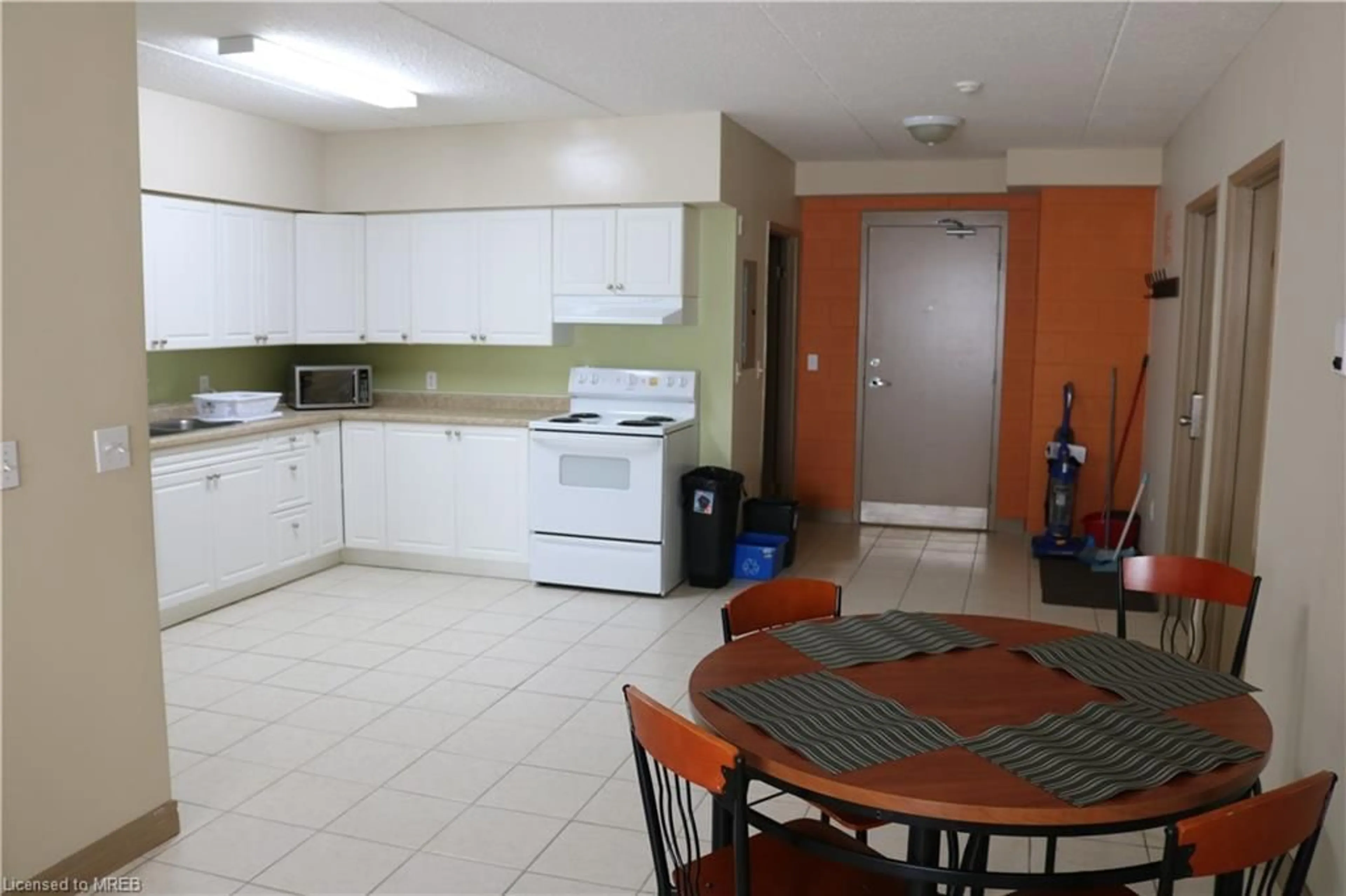 Standard kitchen for 271 Lester St #203, Waterloo Ontario N2L 3W6