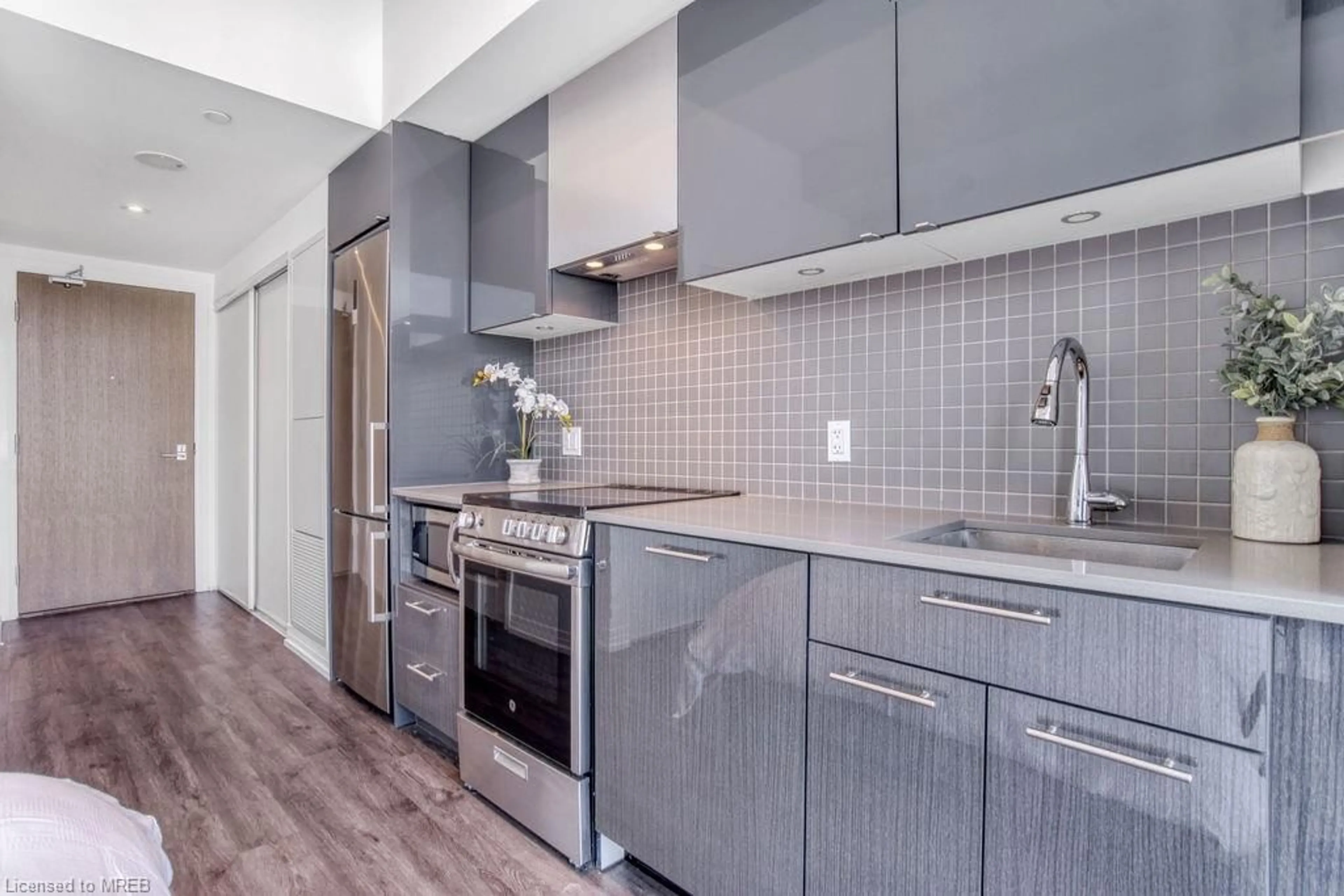 Contemporary kitchen for 251 Jarvis St #1909, Toronto Ontario M5B 0C3