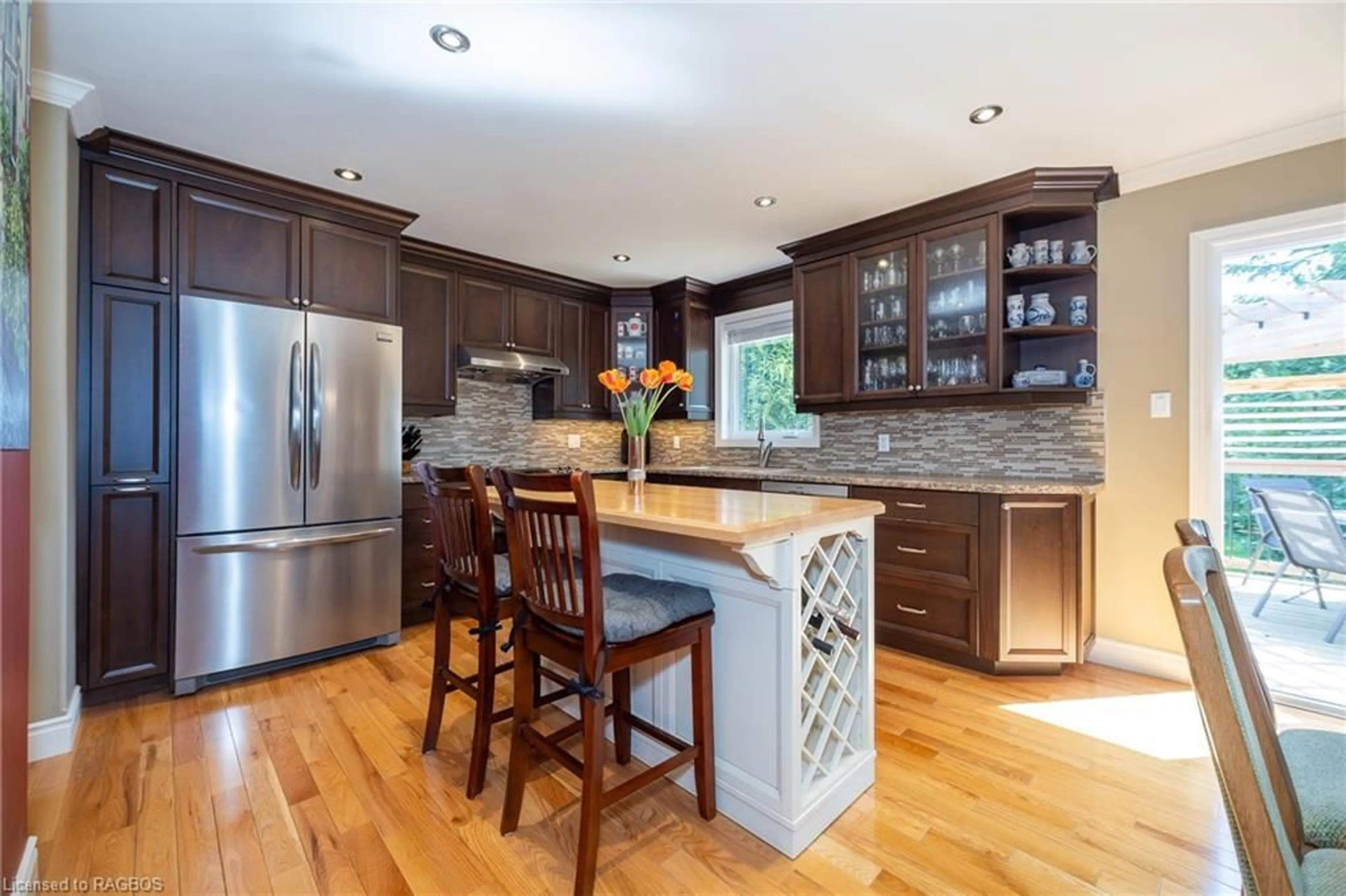 Open concept kitchen for 40 Gardiner St, Meaford Ontario N4L 1K9
