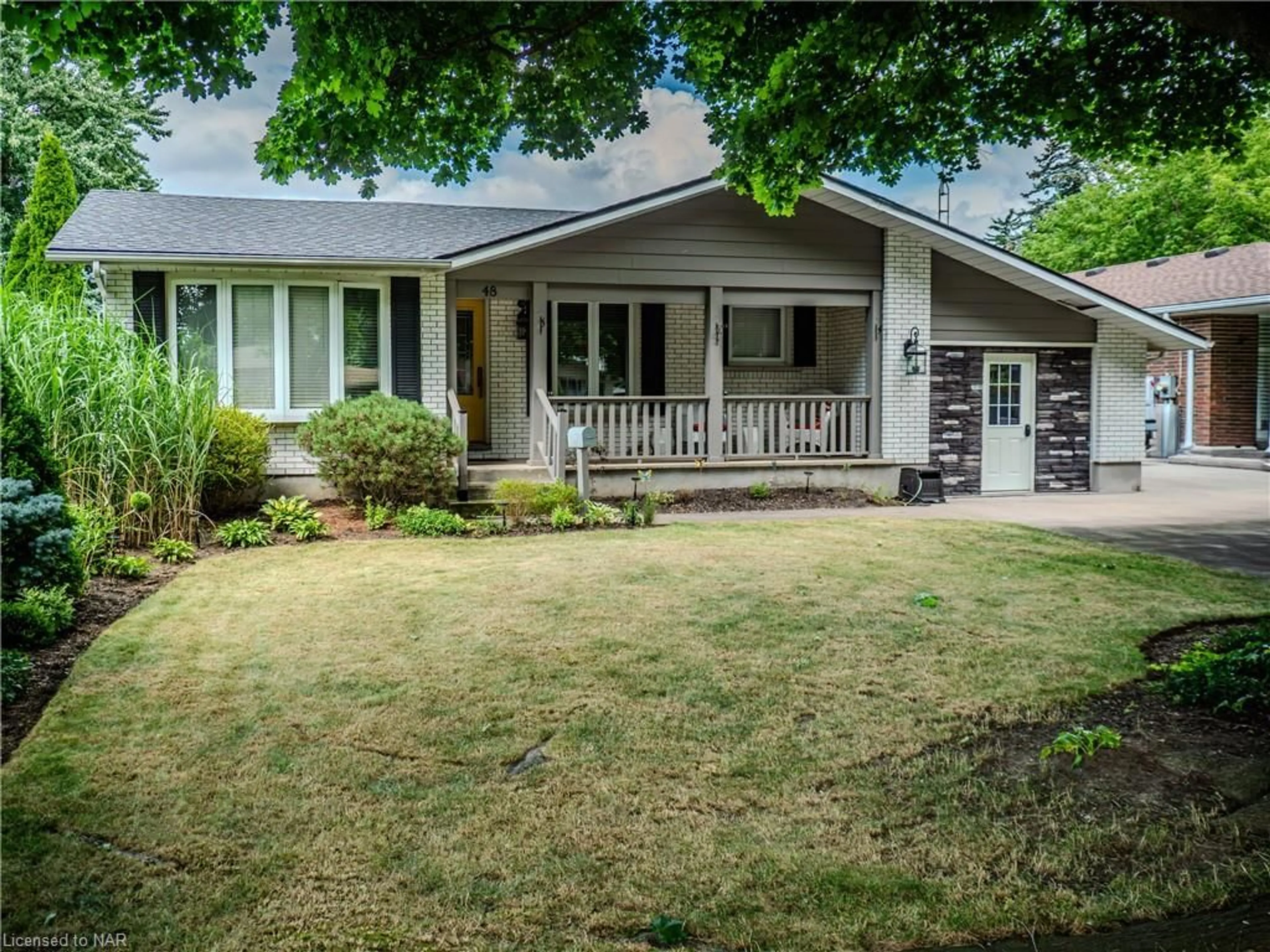 Frontside or backside of a home for 48 Shetland Cres, St. Catharines Ontario L2P 3P7