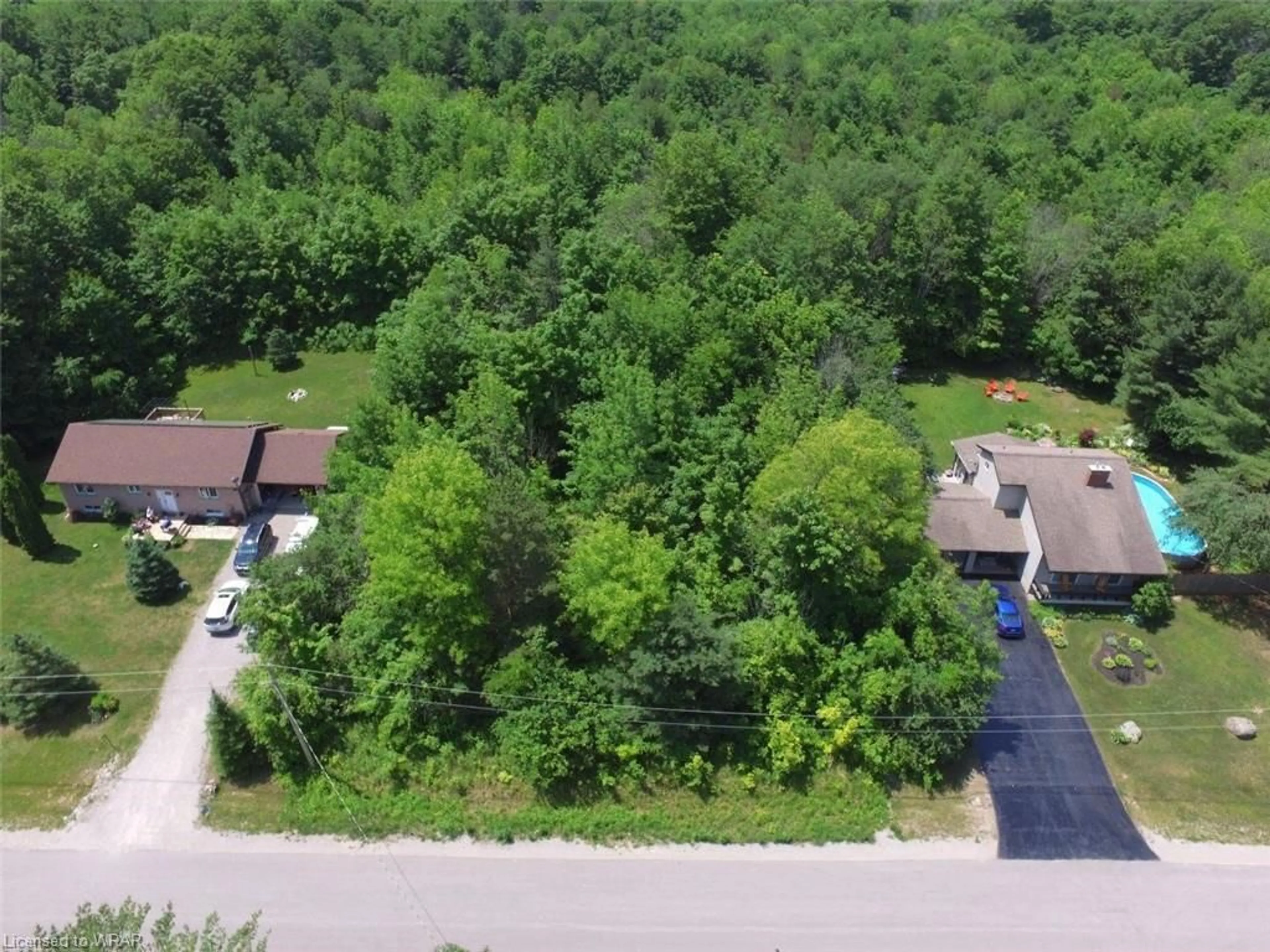 Frontside or backside of a home, the street view for 6 Glacier Cres, Oro-Medonte Ontario L0K 1N0