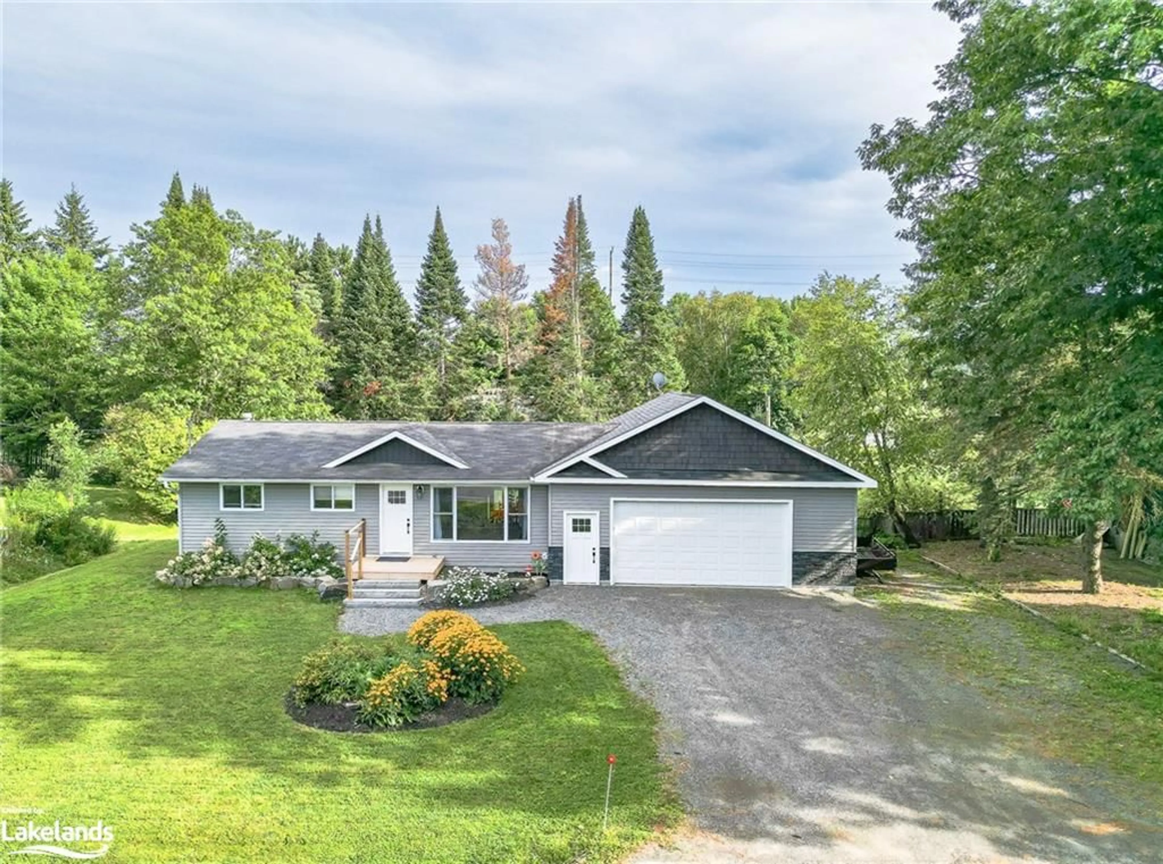 Frontside or backside of a home for 314 Ravensglen Cres, Huntsville Ontario P1H 1L6