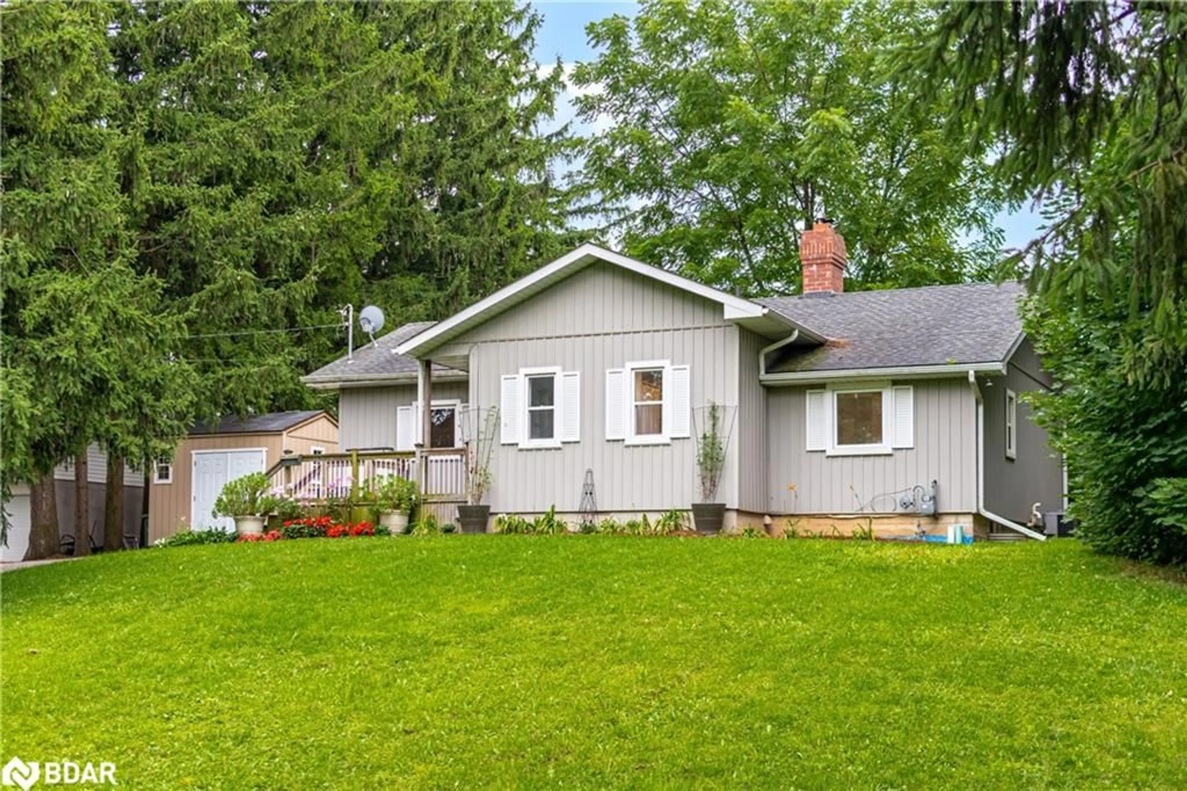 Cottage for 243 Sanatorium Rd, Hamilton Ontario L9C 1Z4