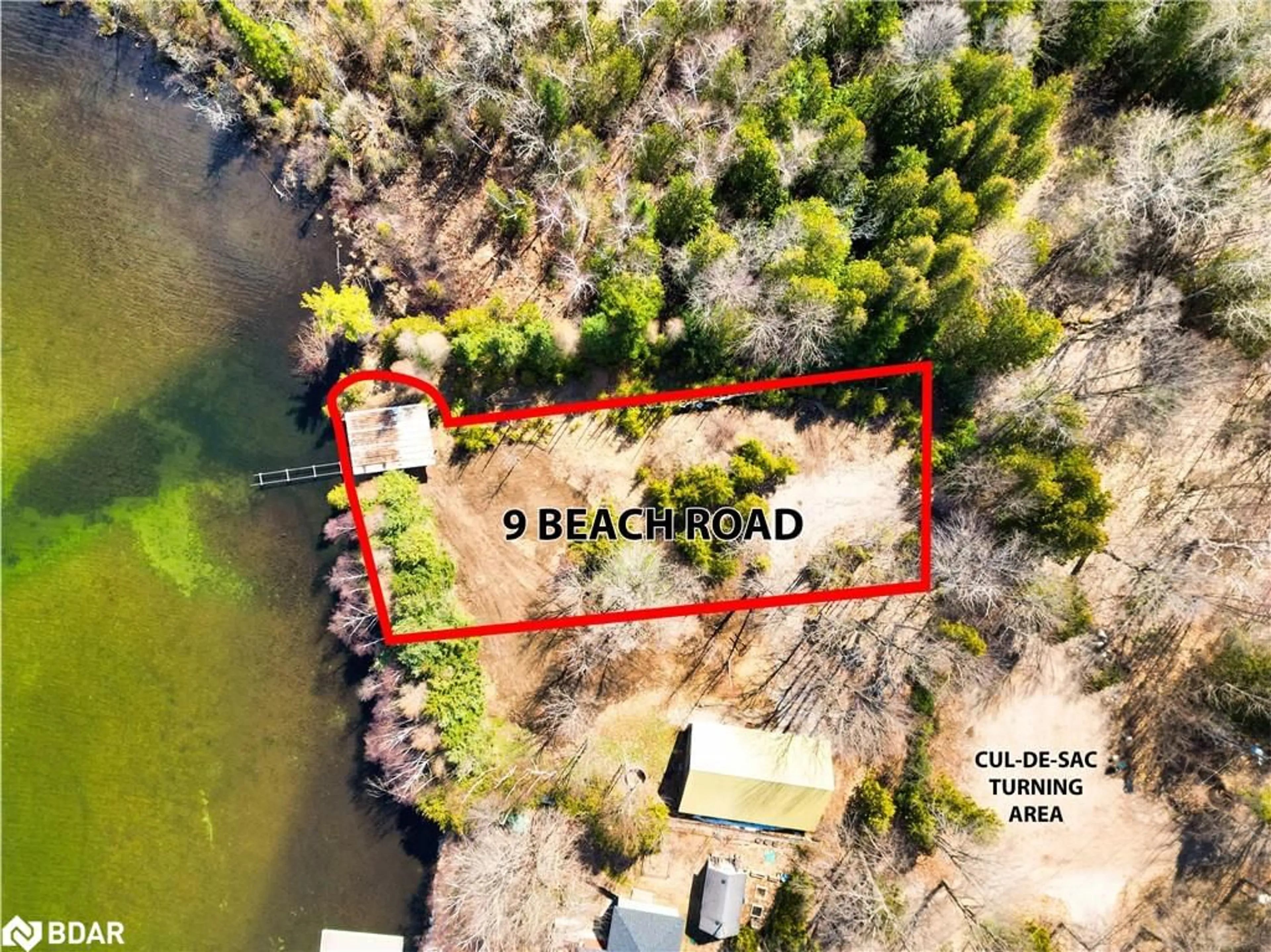 Fenced yard for 9 Beach Rd, Oro-Medonte Ontario L3V 0R9