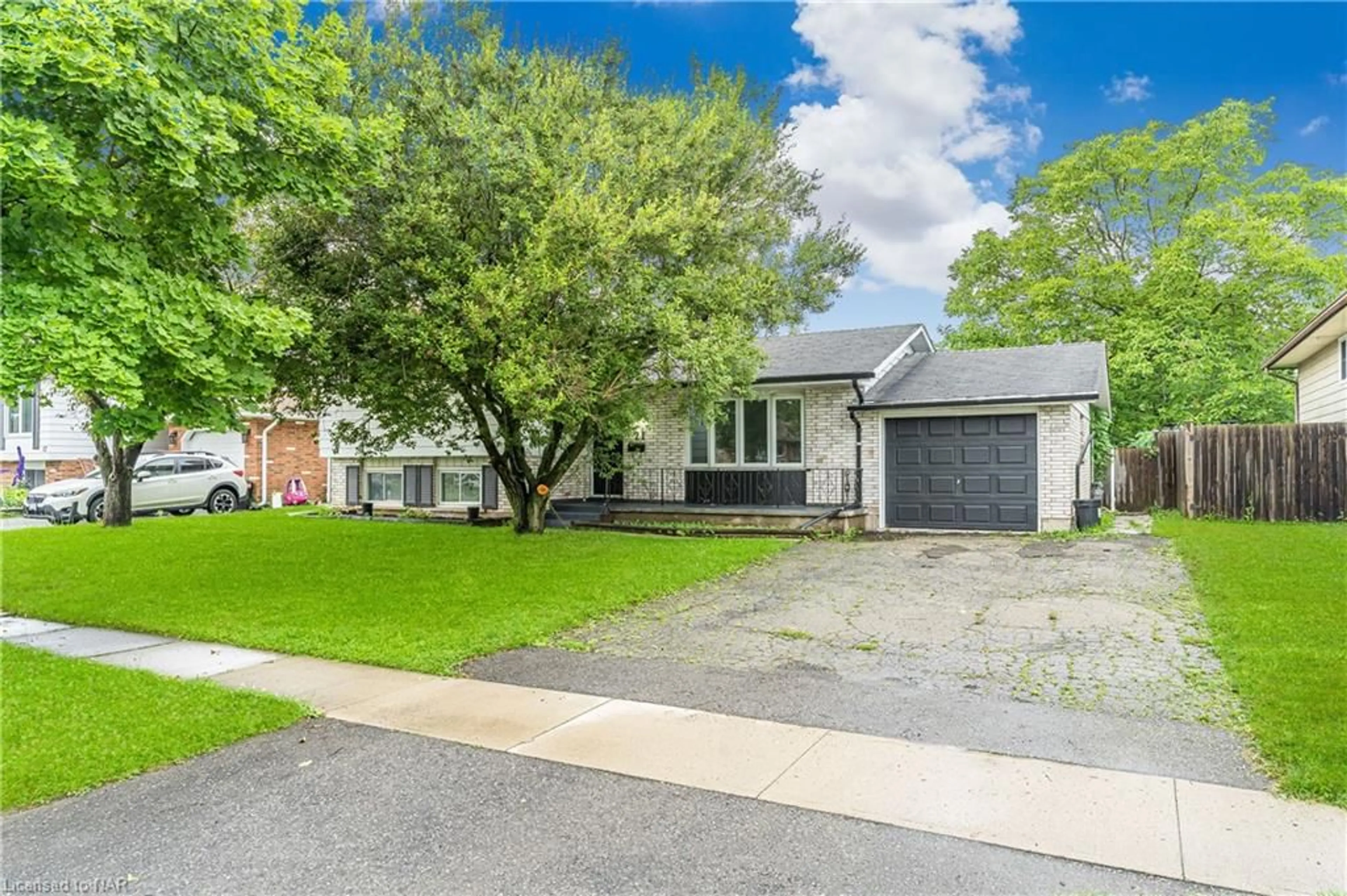 Frontside or backside of a home for 21 Idylwood Rd, Welland Ontario L3C 1X2