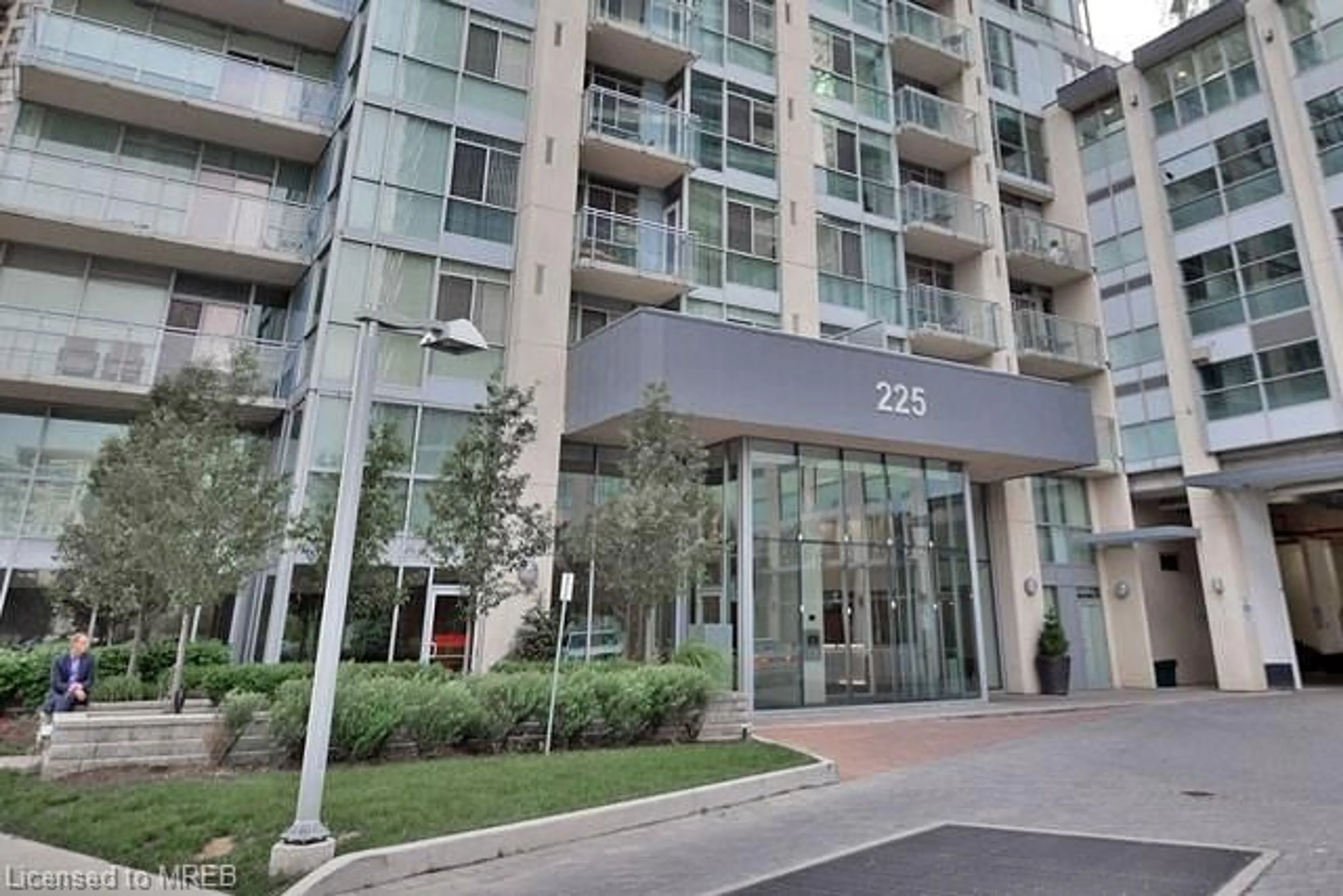 A pic from exterior of the house or condo for 225 Webb Dr #1908, Mississauga Ontario L5B 4P2