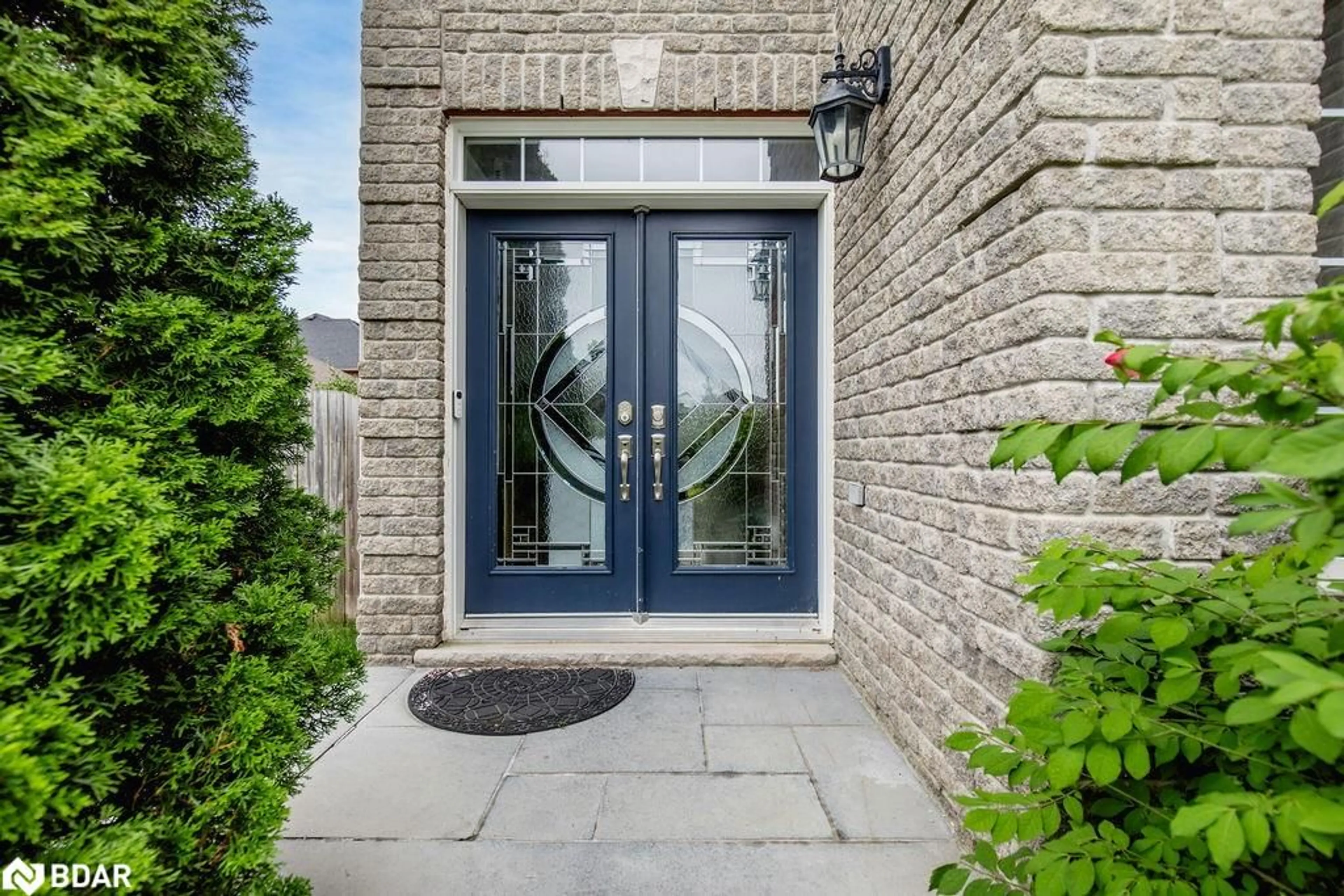 Indoor entryway for 129 Sovereign's Gate, Barrie Ontario L4N 0Y9