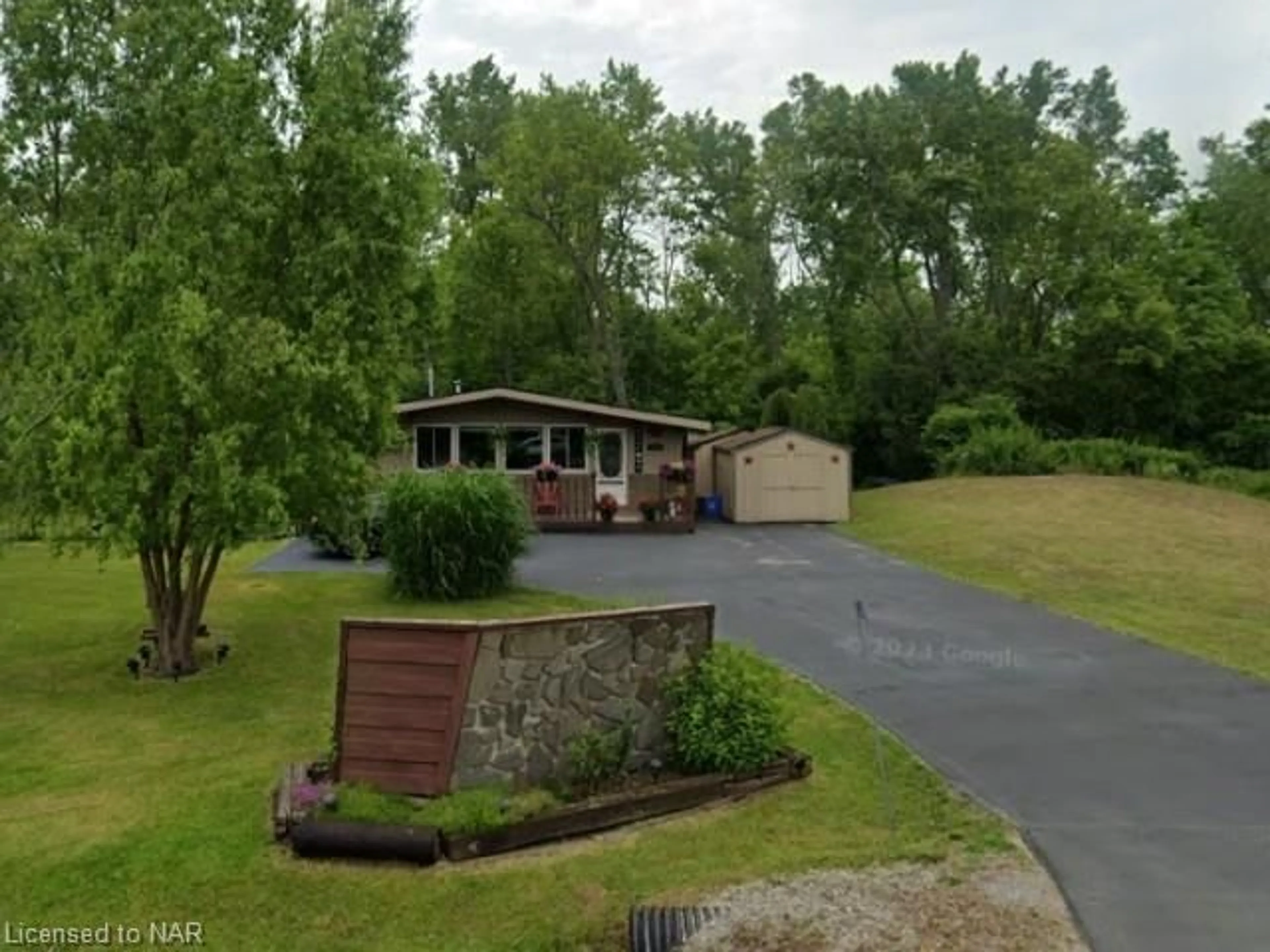 Frontside or backside of a home for 1711 Dominion Rd Rd, Fort Erie Ontario L2A 5M4