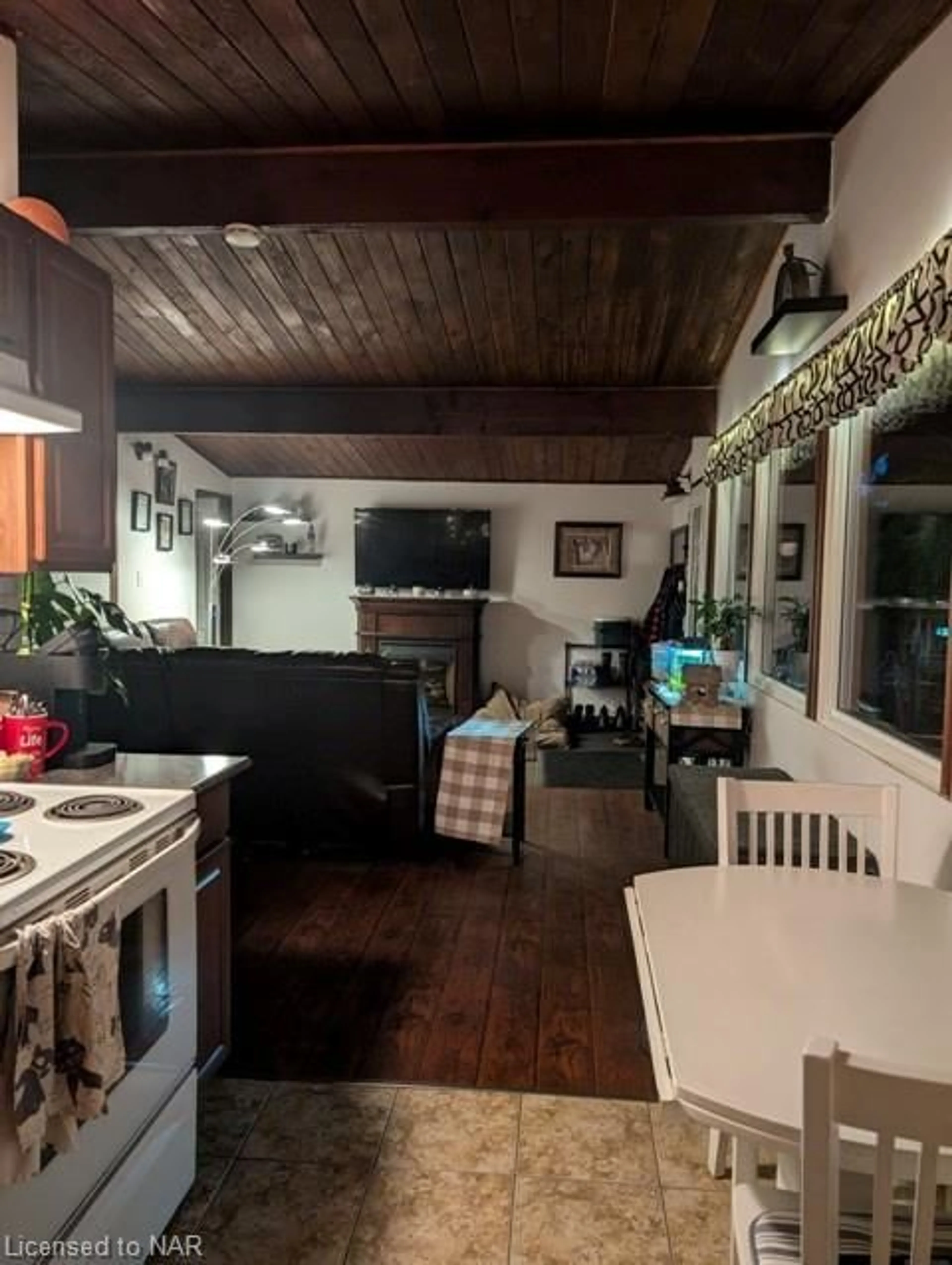 Kitchen for 1711 Dominion Rd Rd, Fort Erie Ontario L2A 5M4
