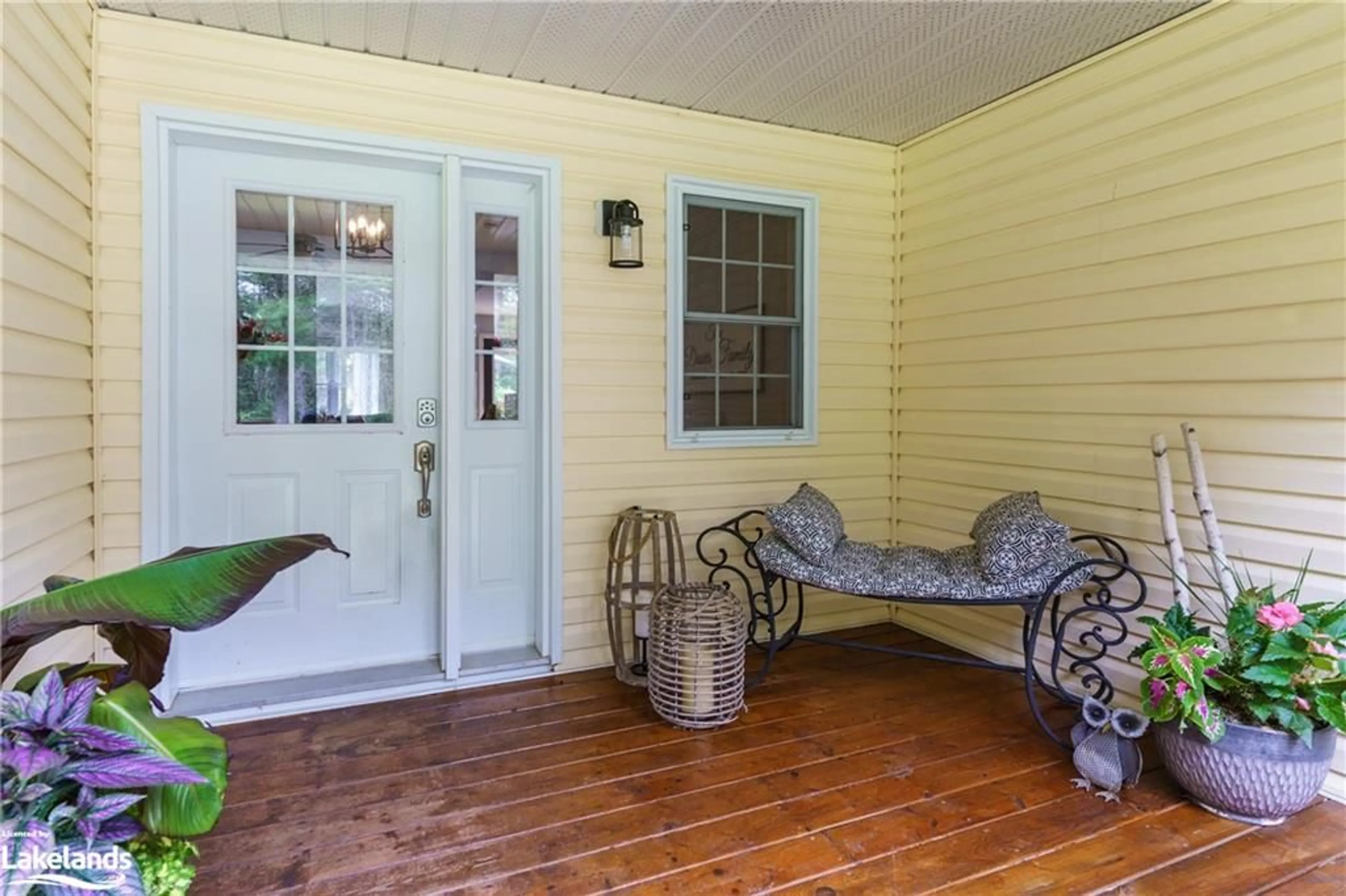 Indoor entryway for 408 Deer Lake Rd, Port Sydney Ontario P0B 1L0