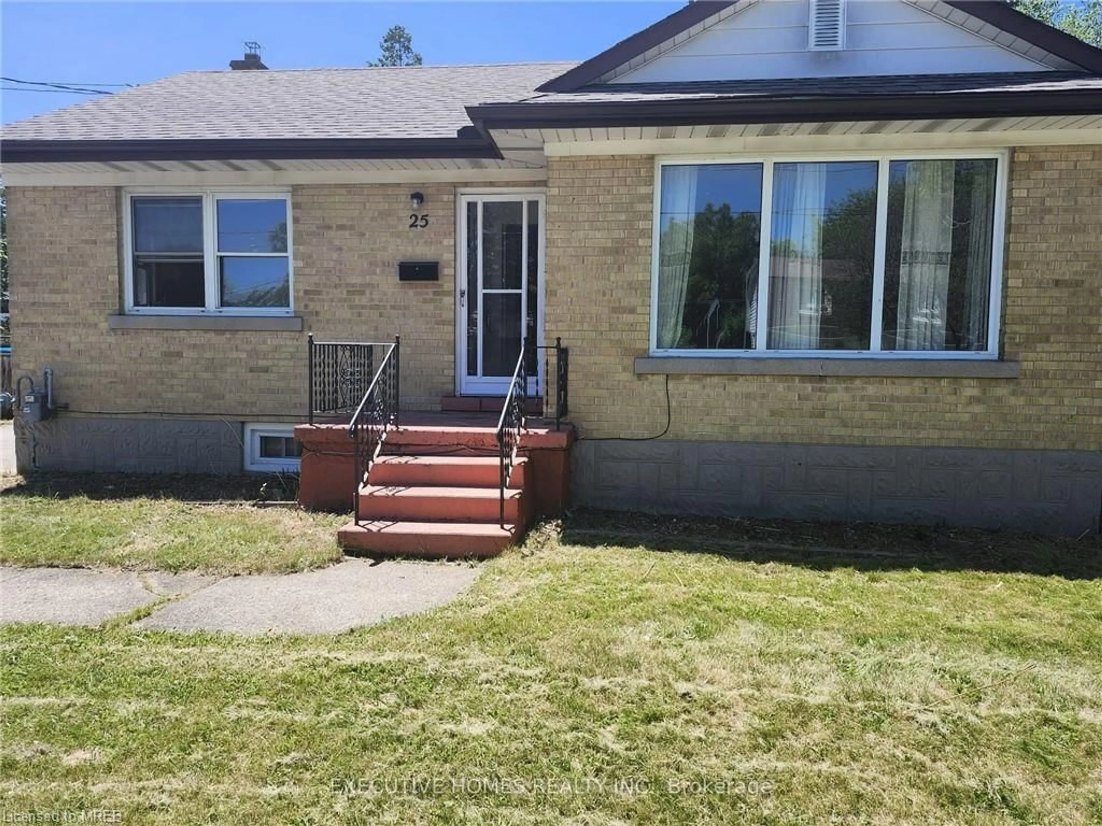 Frontside or backside of a home for 25-B Amos Ave, Waterloo Ontario N2L 2W6