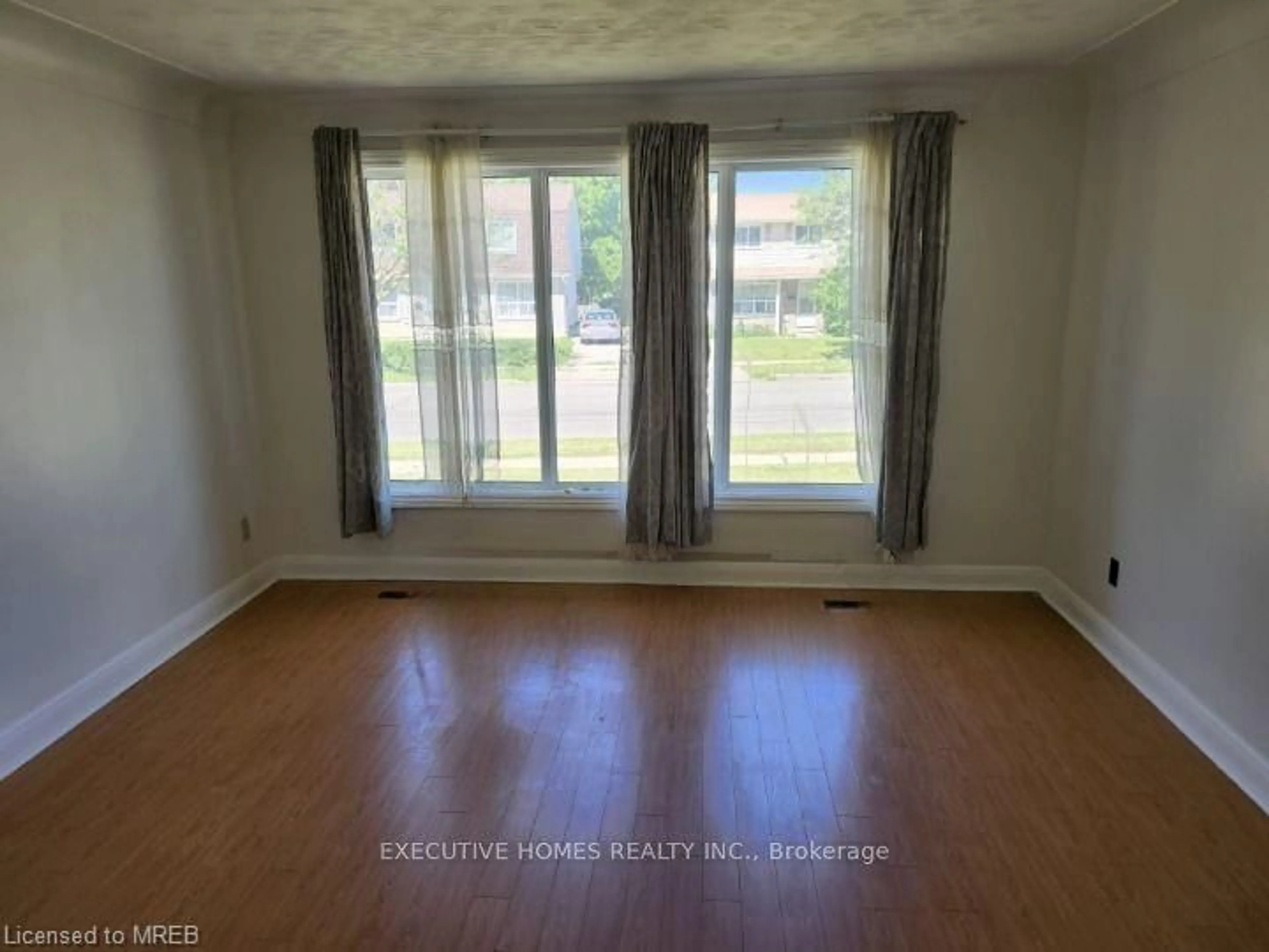 A pic of a room for 25-B Amos Ave, Waterloo Ontario N2L 2W6