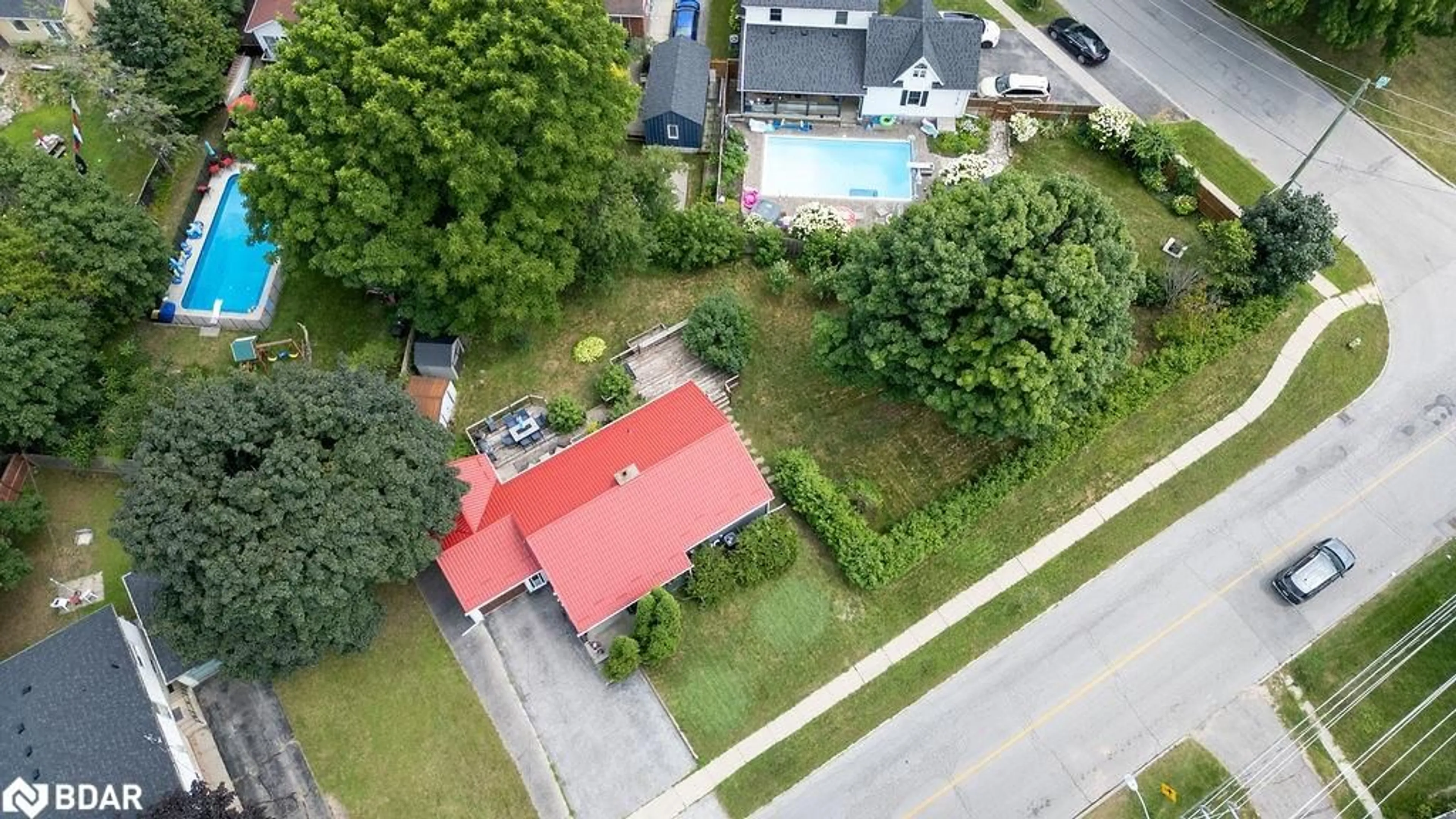 Frontside or backside of a home, the street view for 325 Innisfil St, Barrie Ontario L4N 3G4