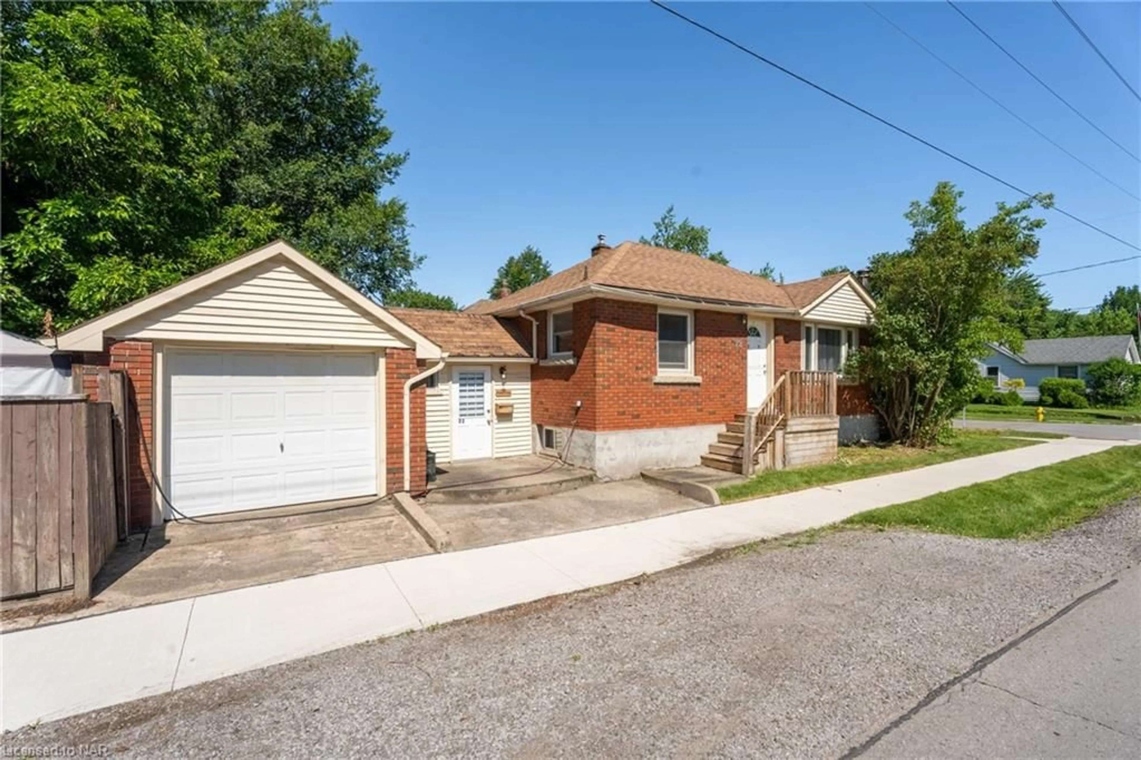 Frontside or backside of a home for 22 Ferndale Ave, St. Catharines Ontario L2P 1J2