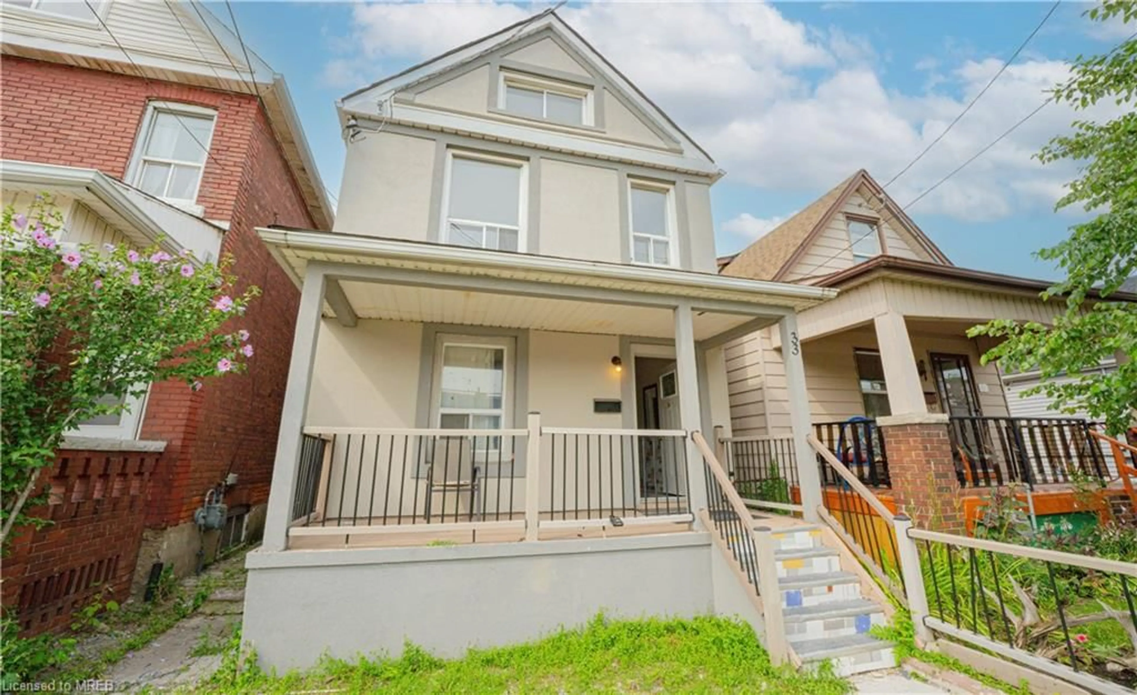 Frontside or backside of a home for 33 Gertrude St, Hamilton Ontario L8L 4B7