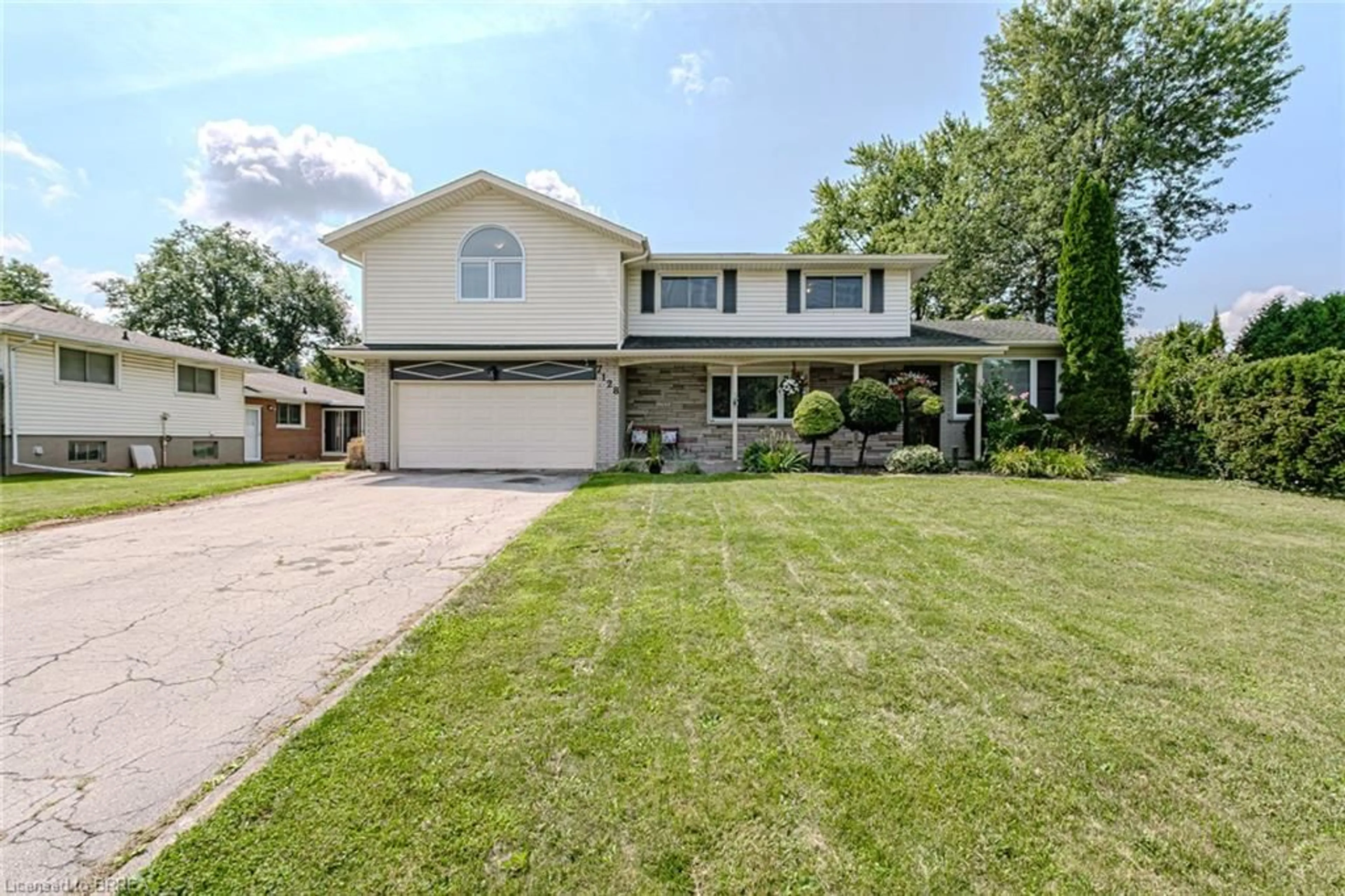 Frontside or backside of a home, the street view for 7128 Mcgill St, Niagara Falls Ontario L2J 1M3