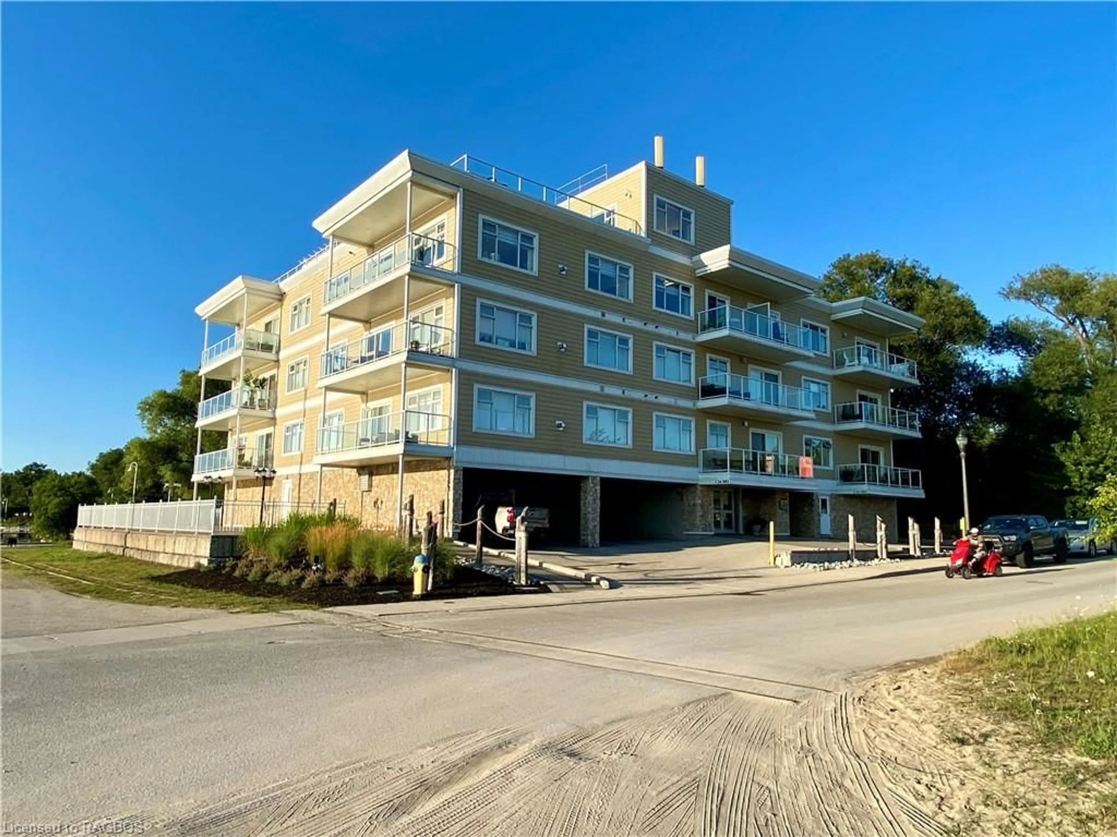 A pic from exterior of the house or condo, the front or back of building for 137 Elgin St #303, Port Elgin Ontario N0H 2C2