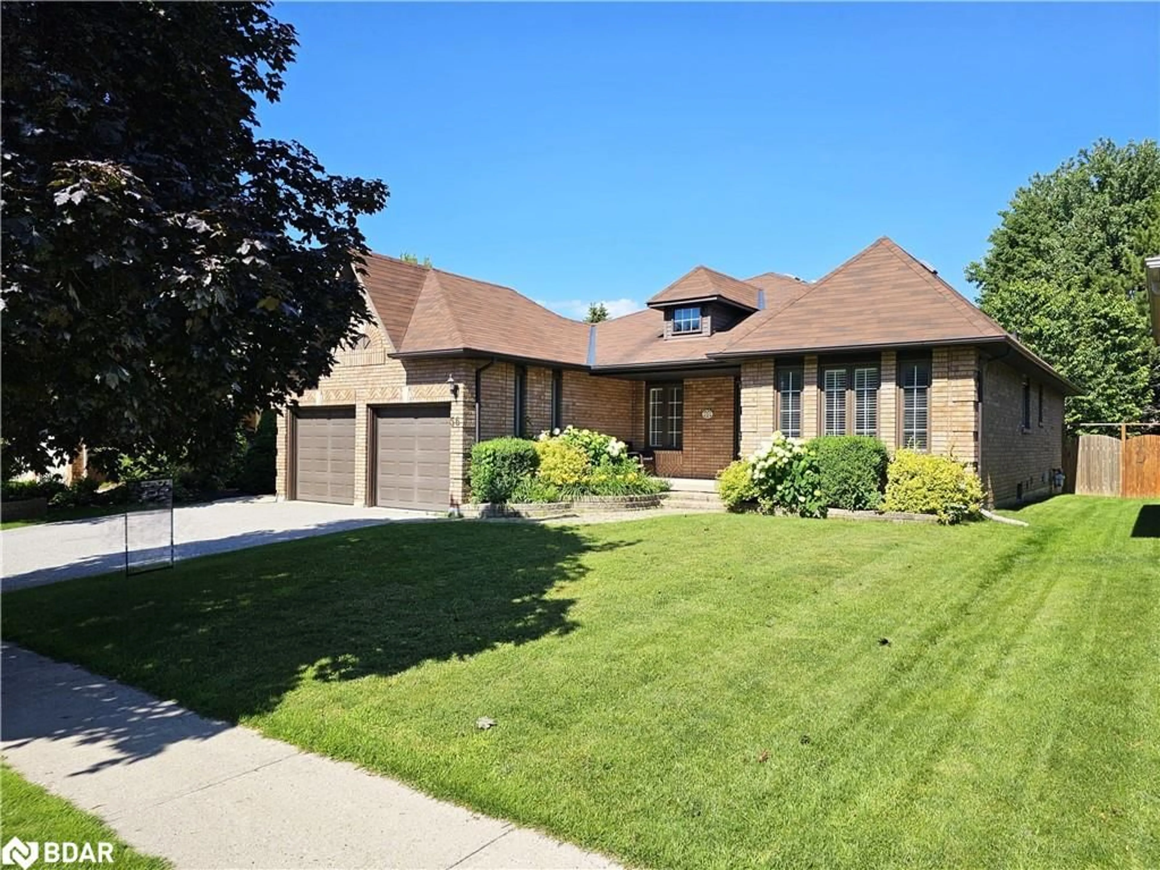 Frontside or backside of a home for 56 Bishop Dr, Barrie Ontario L4N 6Y4