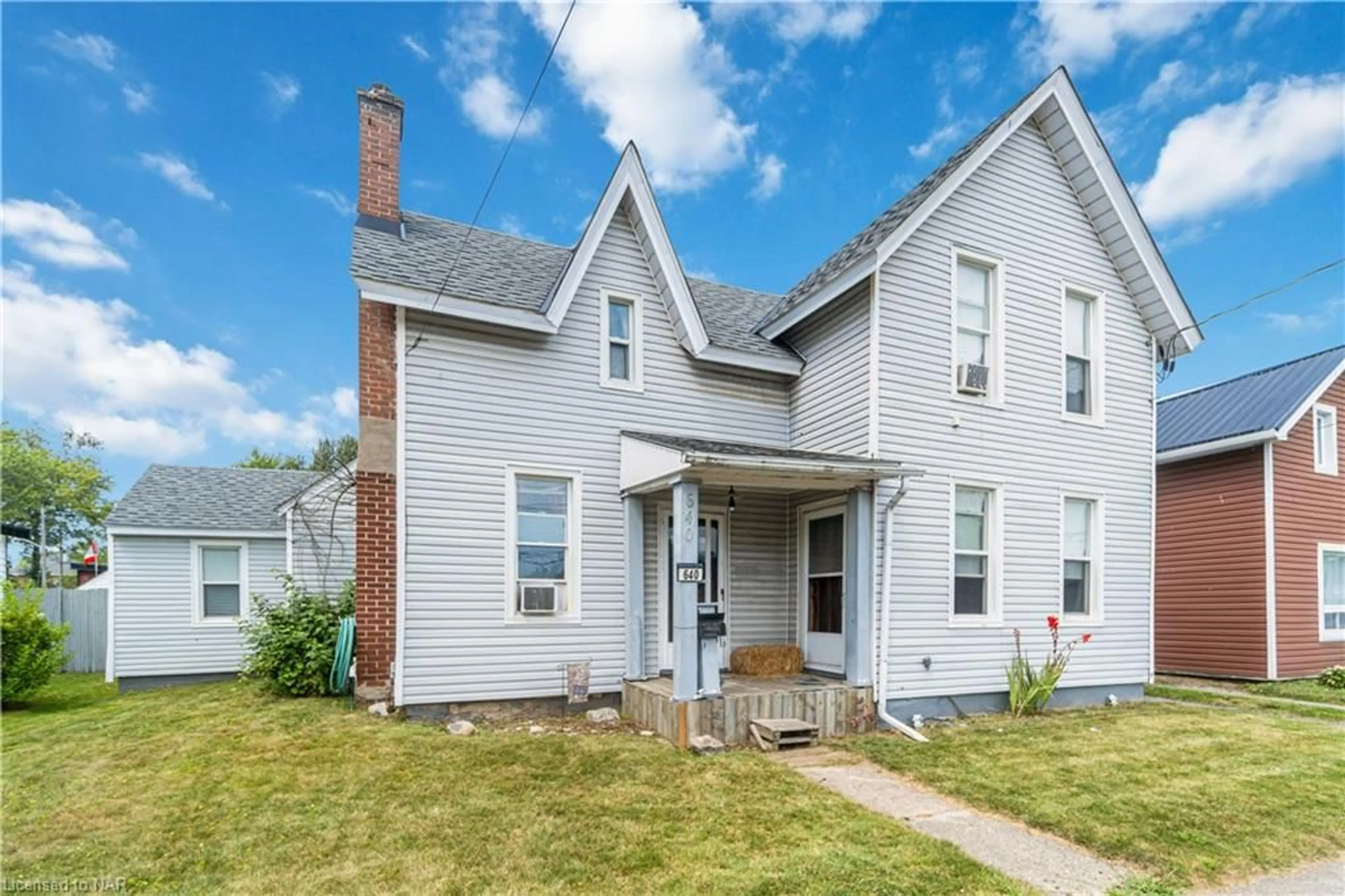 Frontside or backside of a home, the front or back of building for 640 King St, Port Colborne Ontario L3K 4H8