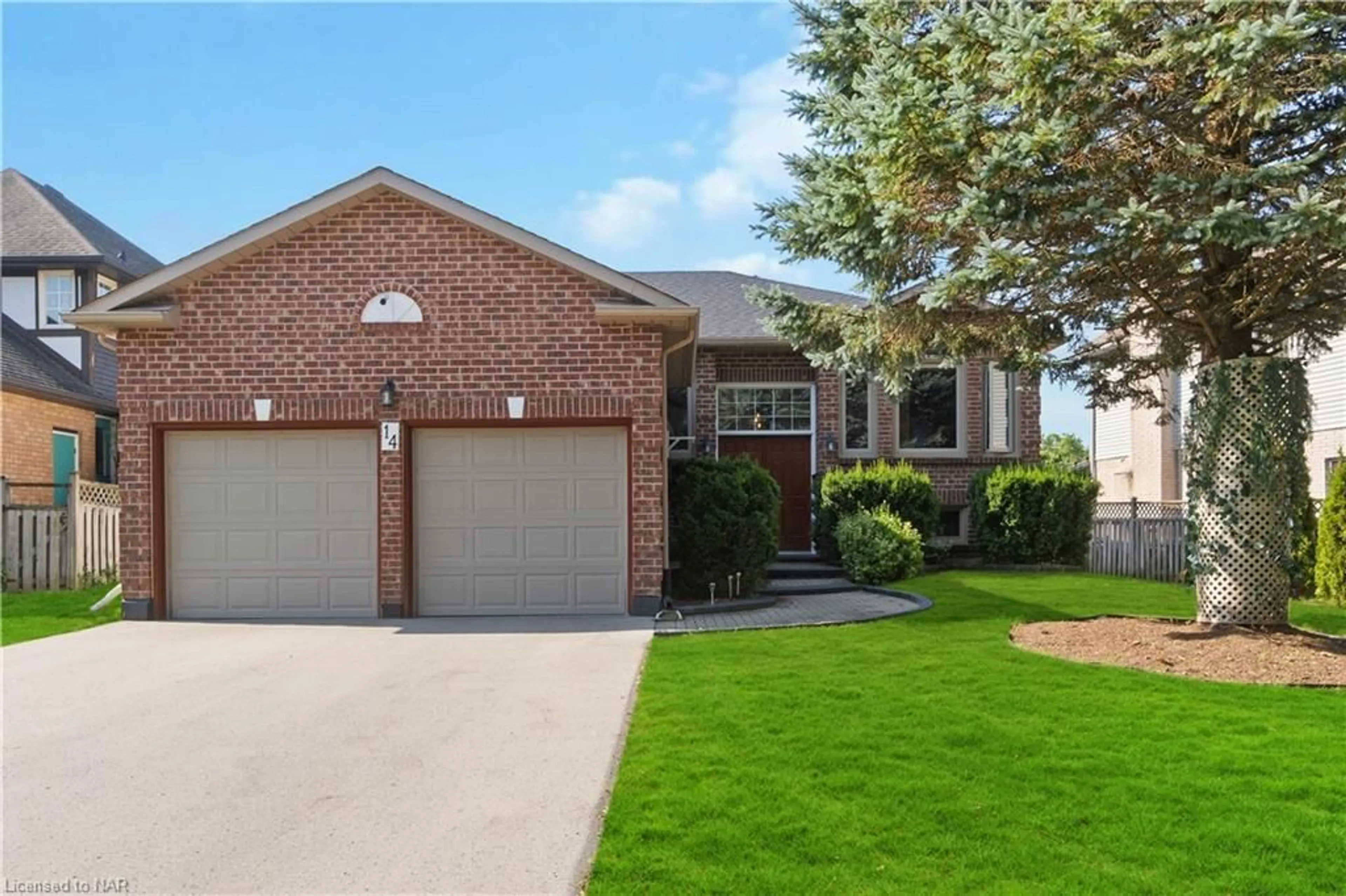 Frontside or backside of a home for 14 Meadowbrook Lane, Fonthill Ontario L0S 1E4