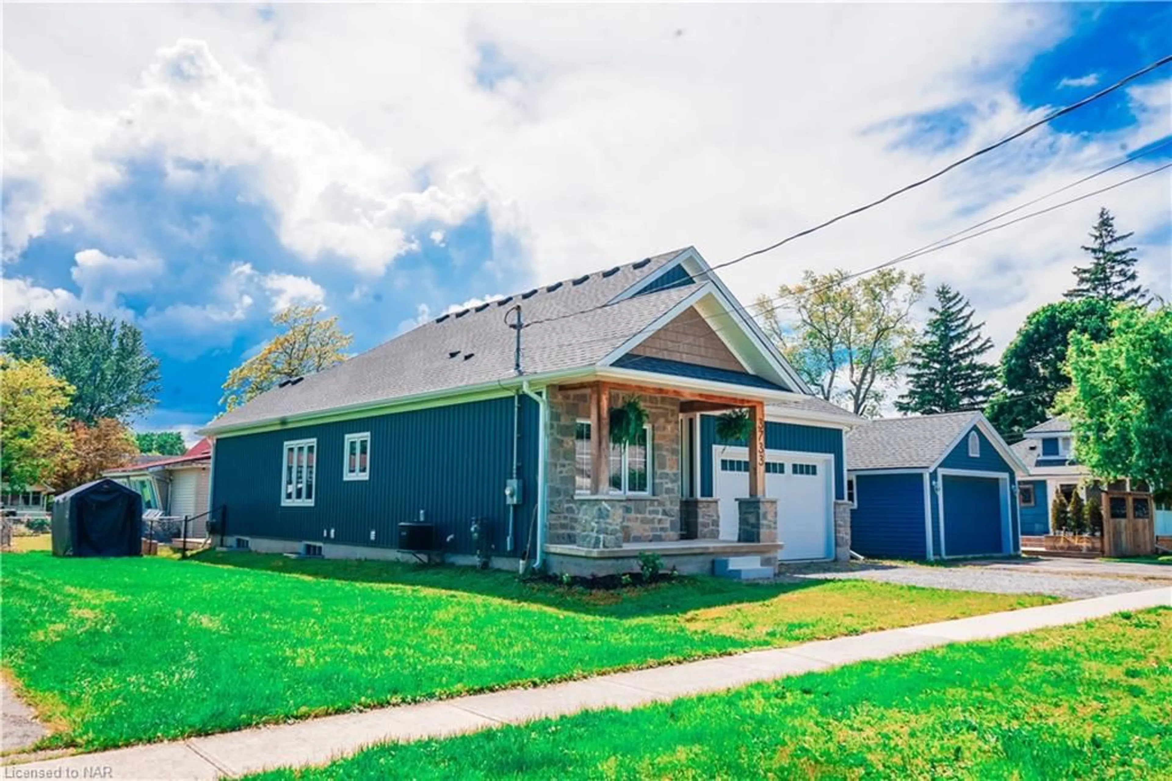 Frontside or backside of a home, cottage for 3733 Roxborough Ave, Crystal Beach Ontario L0S 1B0