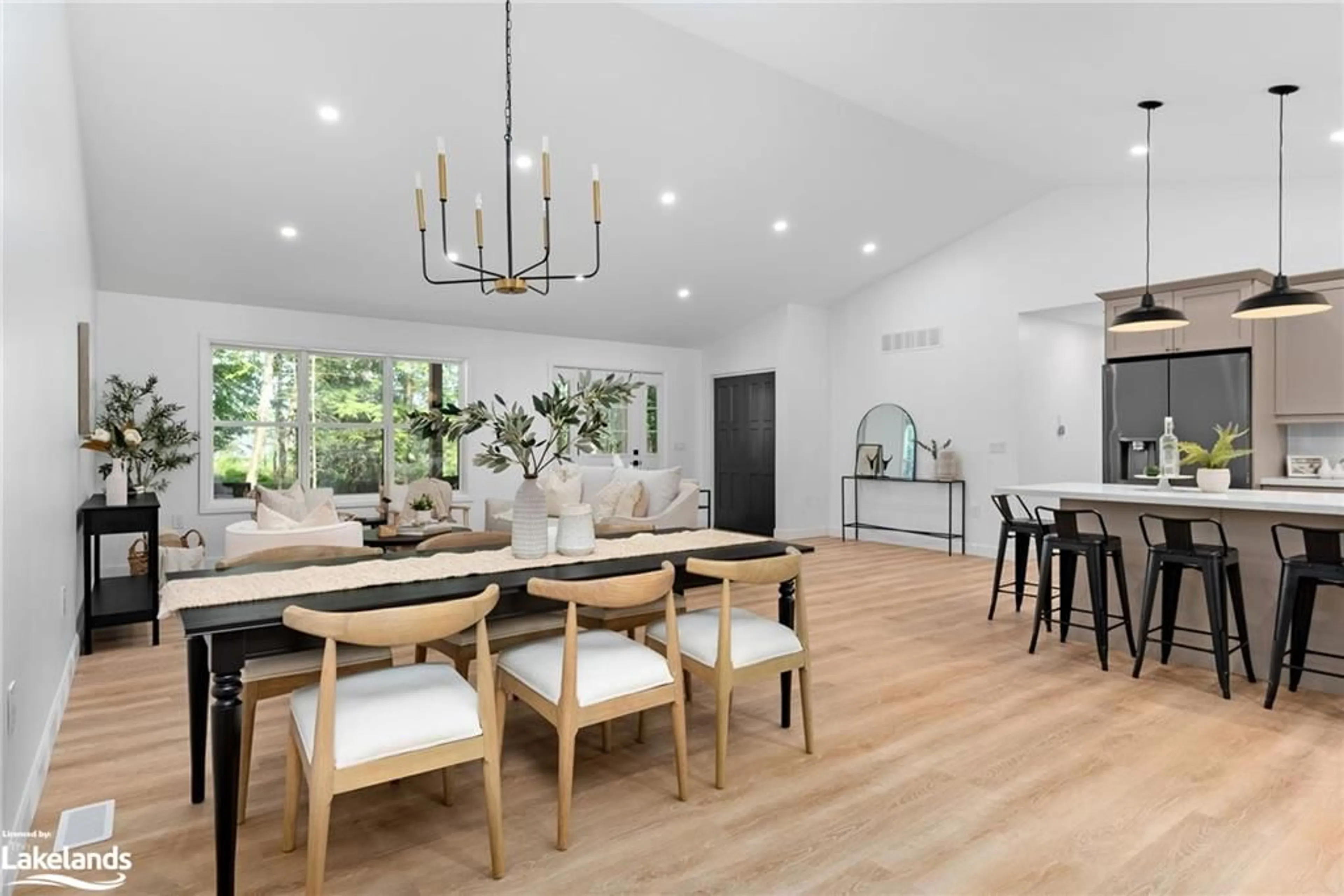 Dining room for 710 Domtar Road, Utterson Ontario P0B 1M0