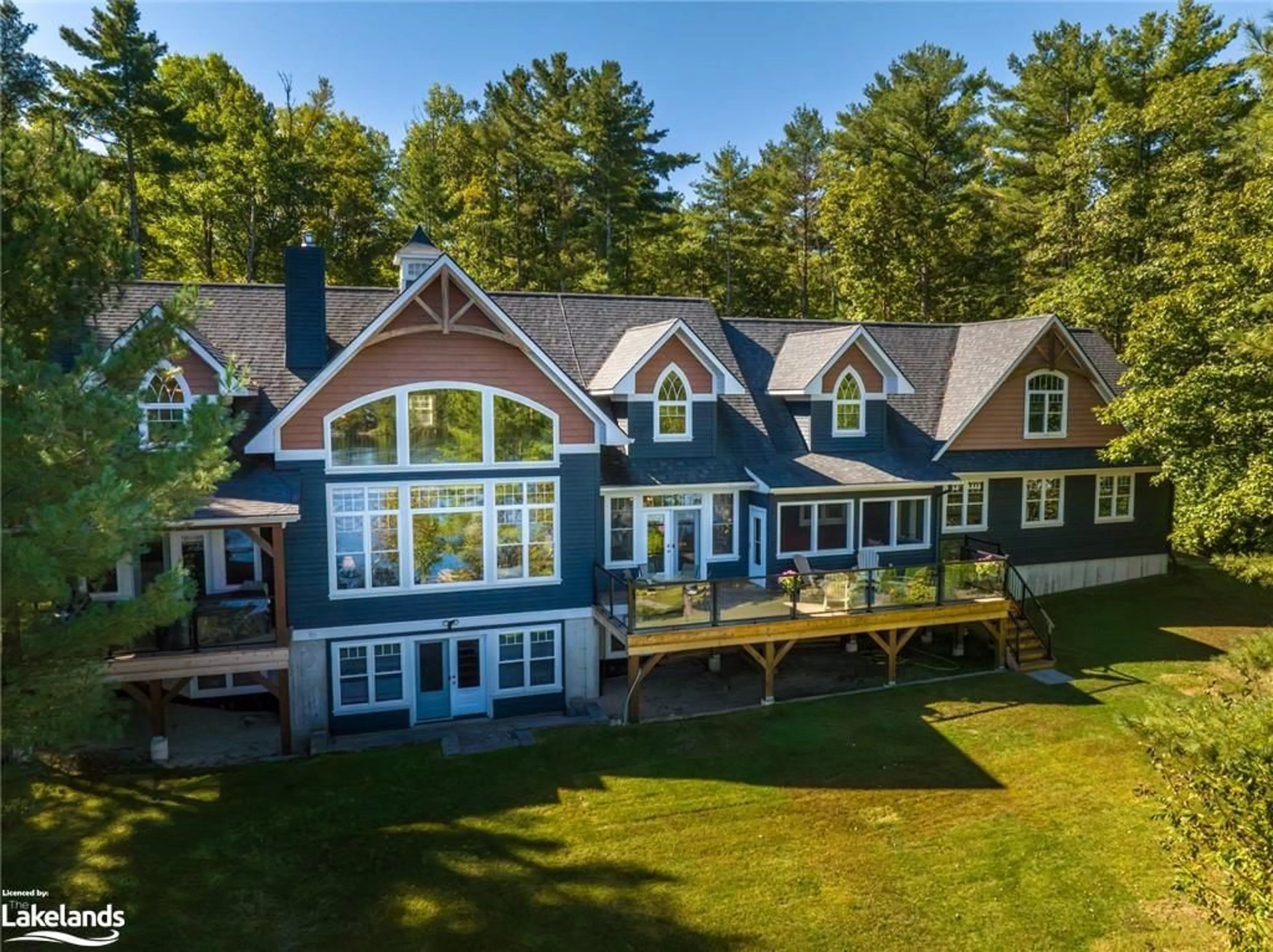 Frontside or backside of a home for 1045 Lakeshore Drive Dr, Gravenhurst Ontario P1P 1R2