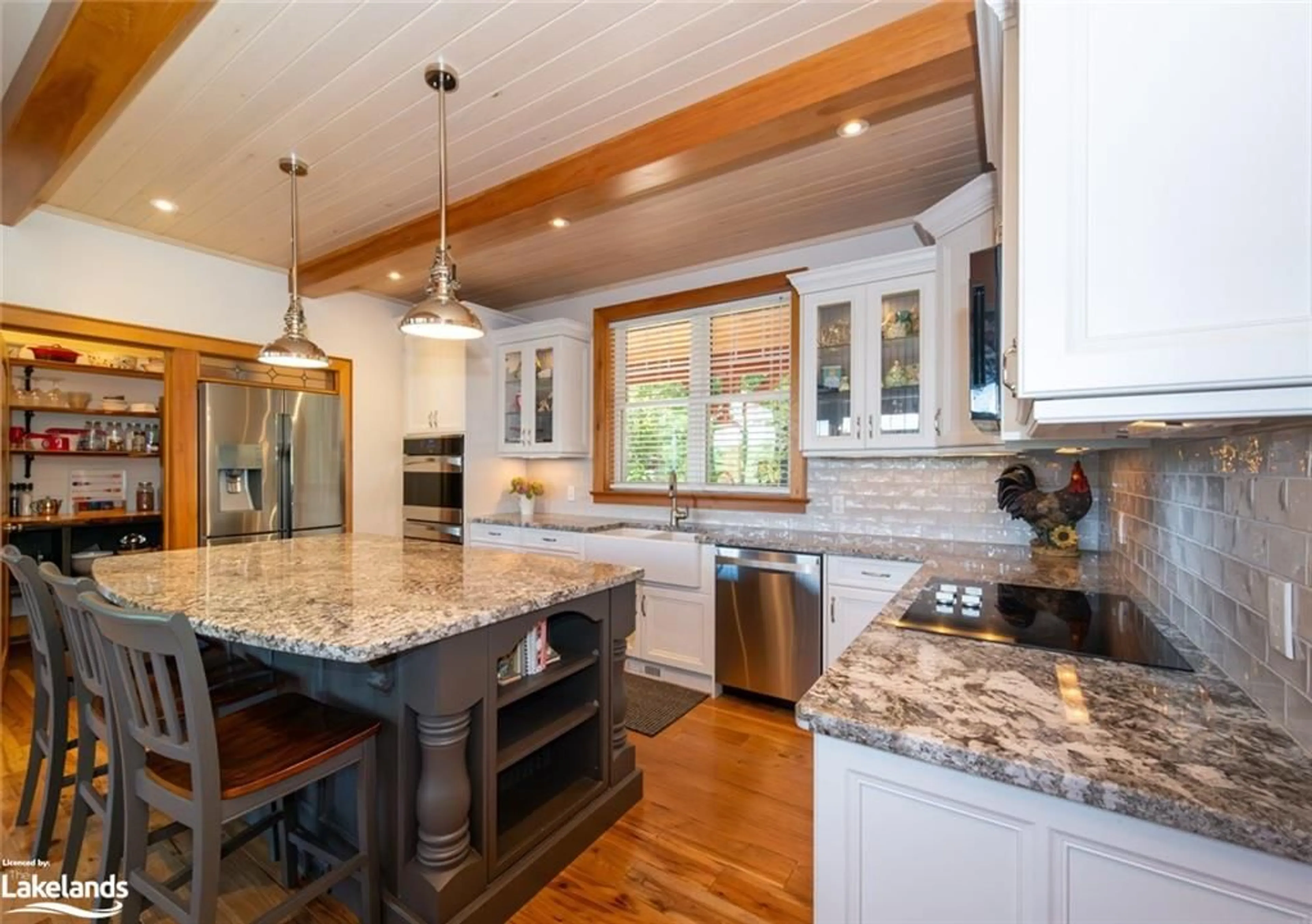 Contemporary kitchen for 1045 Lakeshore Drive Dr, Gravenhurst Ontario P1P 1R2