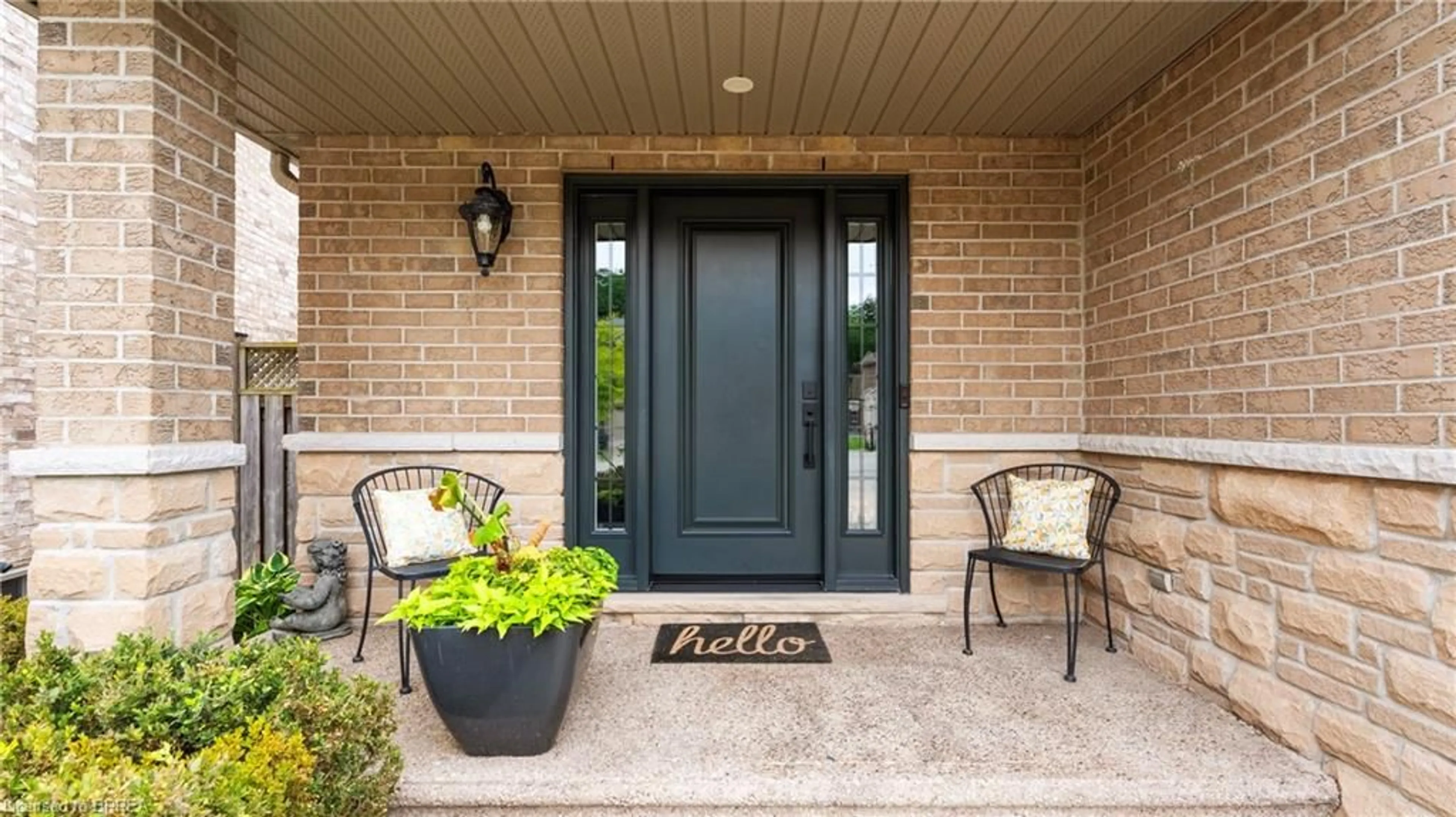 Indoor entryway for 7 Cowper Crt, Dundas Ontario L9H 7T3