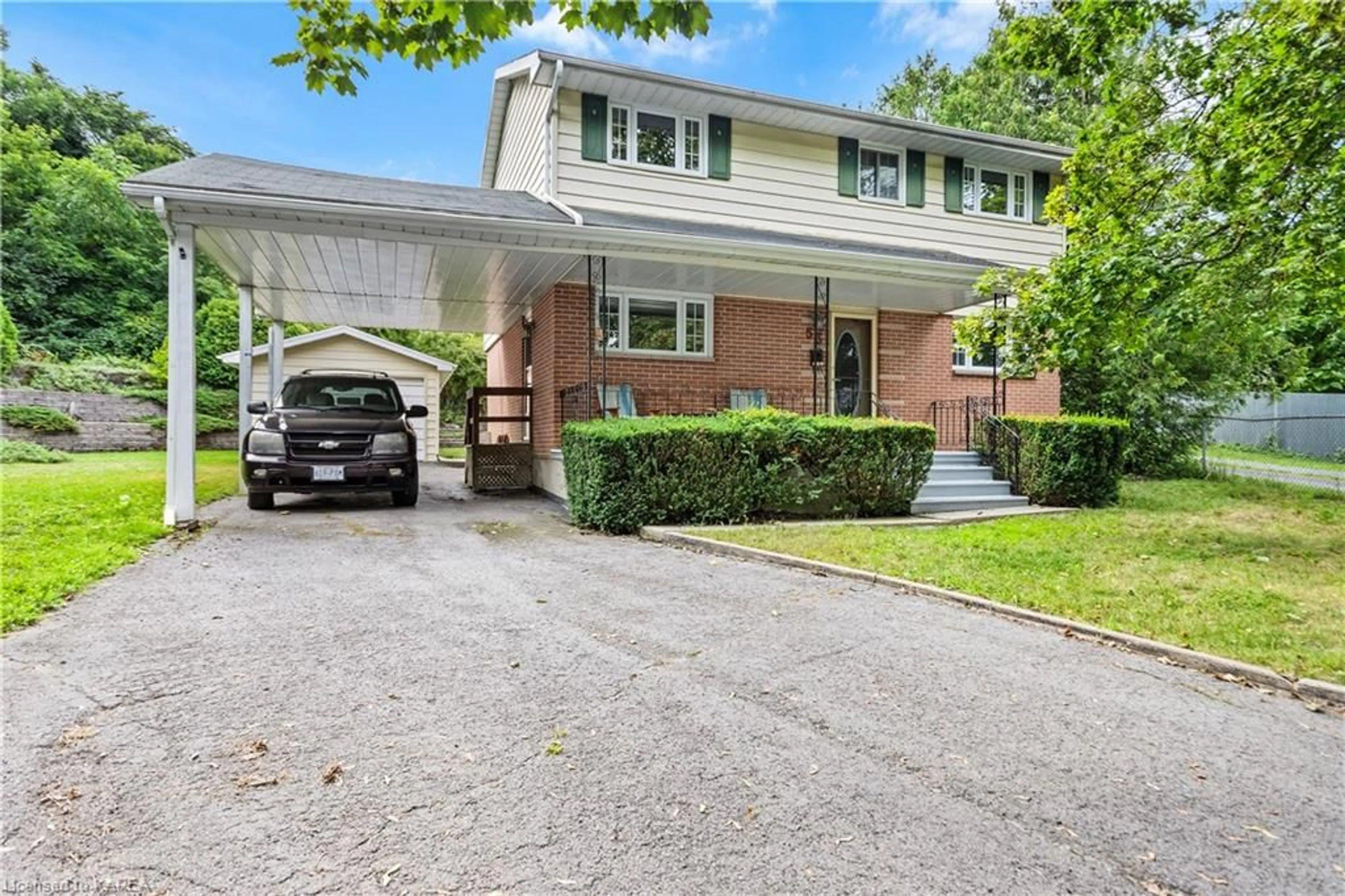 Outside view for 53 Hampstead Heath, Kingston Ontario K7M 3J1