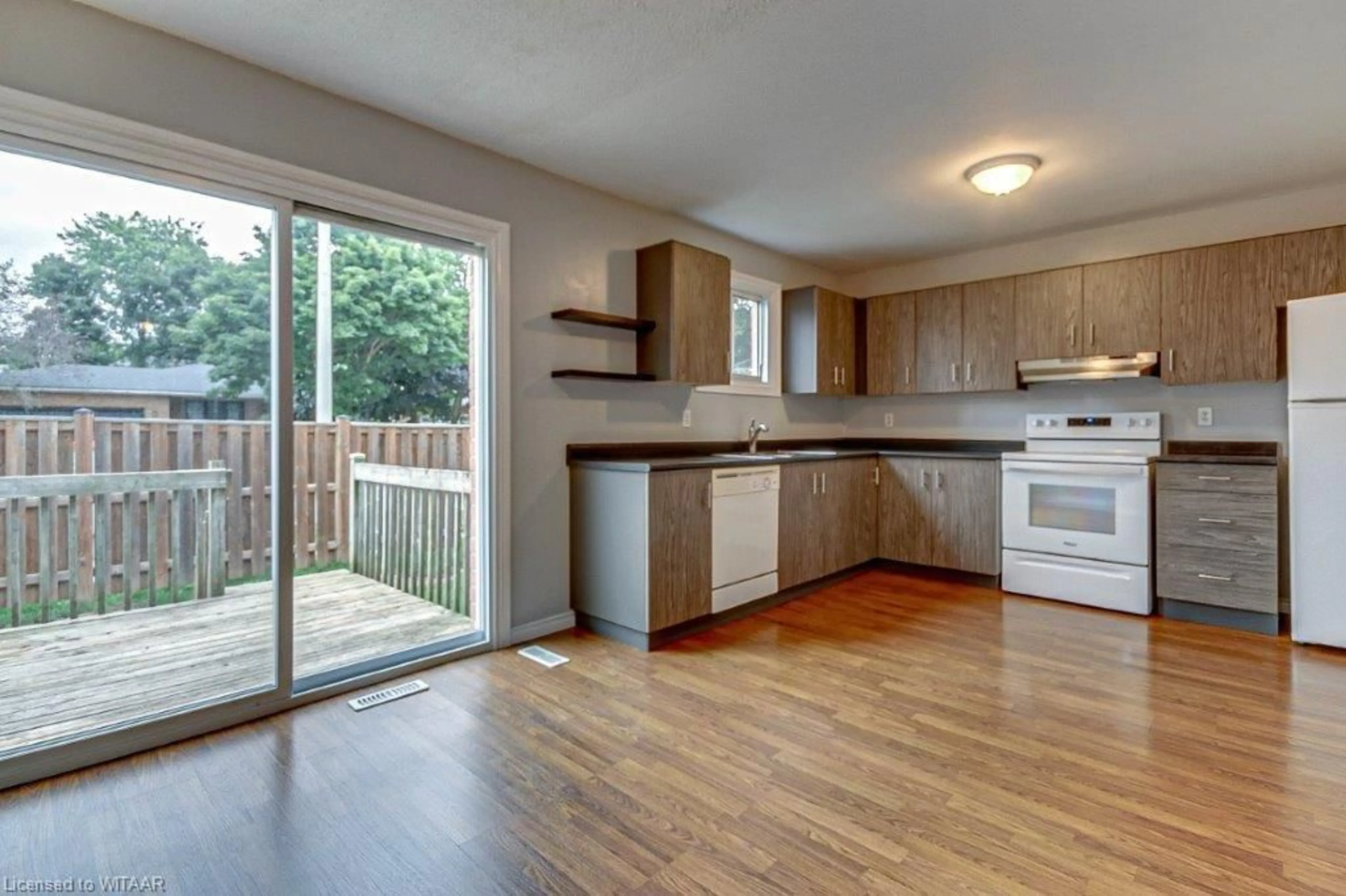 Standard kitchen for 527 Springbank Ave, Woodstock Ontario N4T 1H3