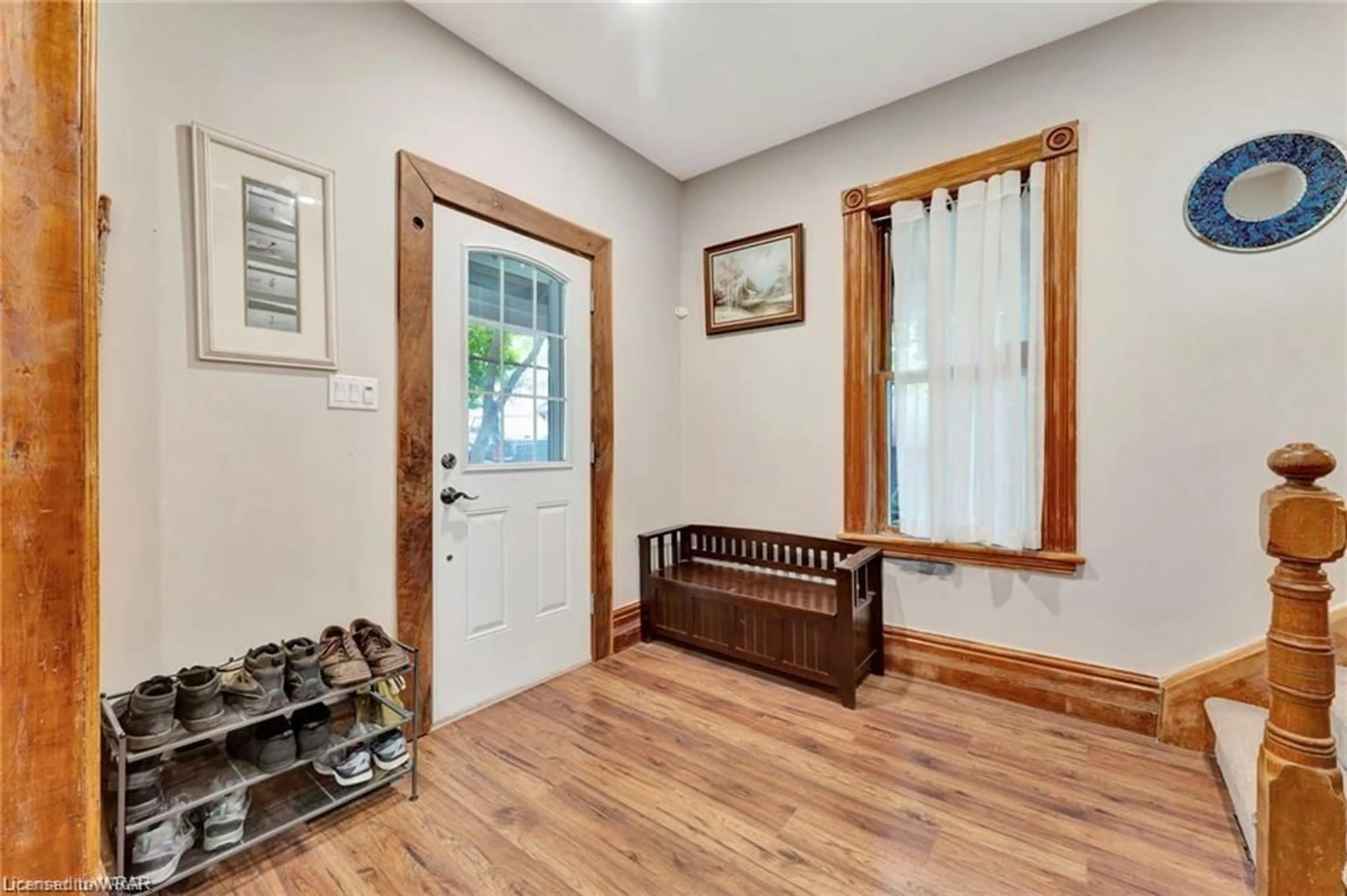 Indoor entryway for 3984 Hamilton Rd, Dorchester Ontario N0L 1G2