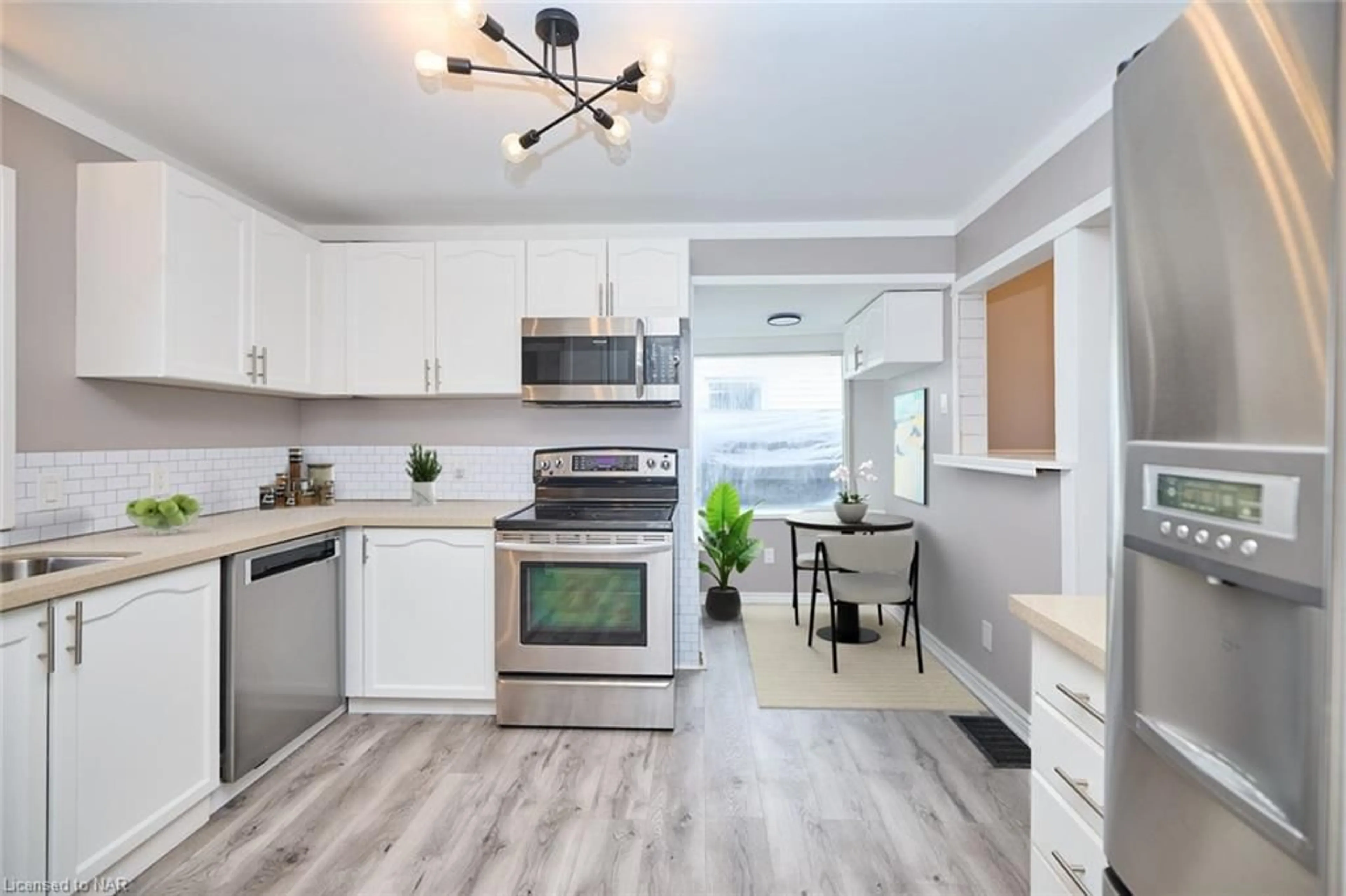 Standard kitchen for 10 Mcghie St, St. Catharines Ontario L2R 5A6