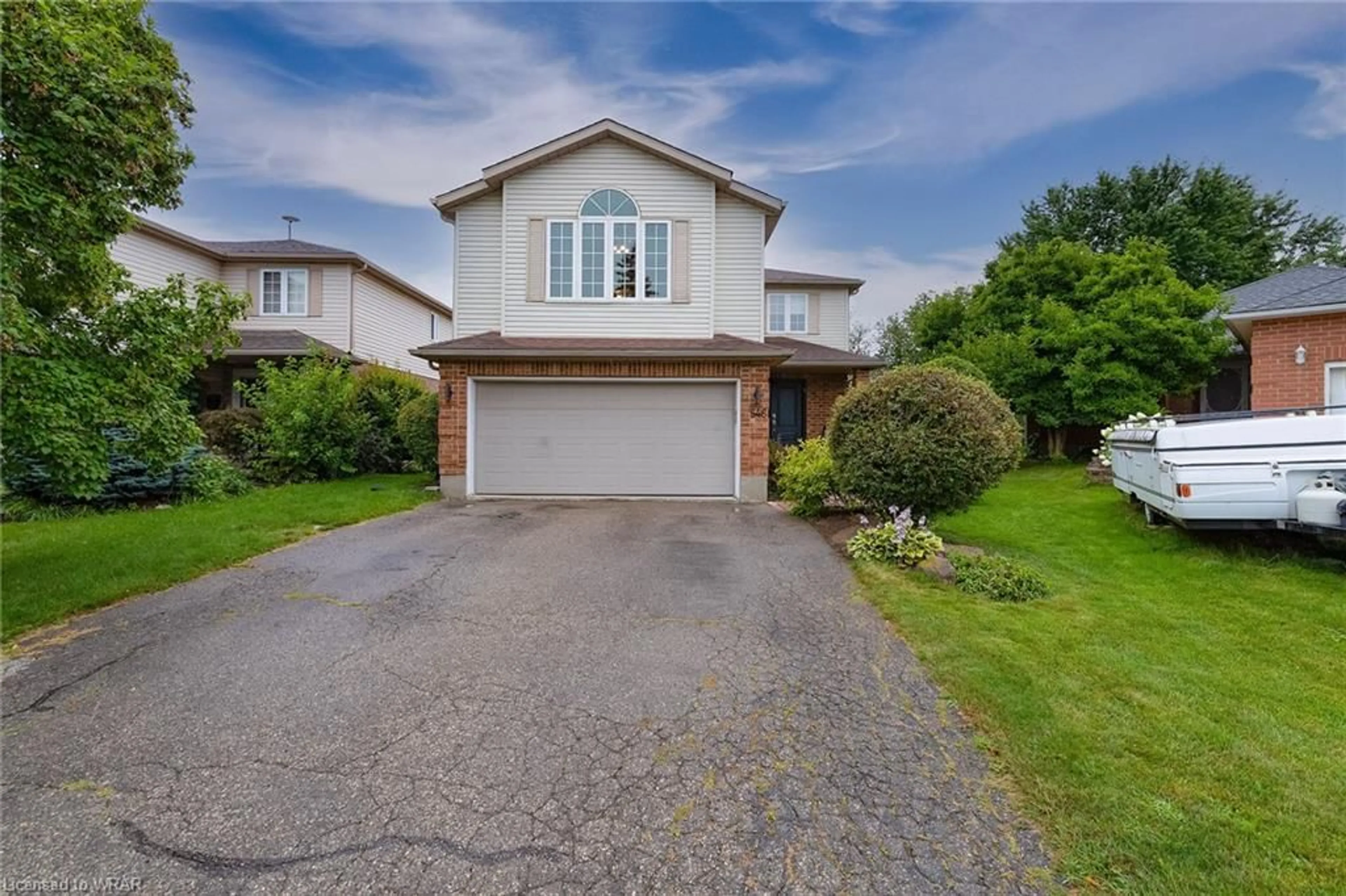 Frontside or backside of a home for 546 Silvermeadow Pl, Waterloo Ontario N2T 2P9